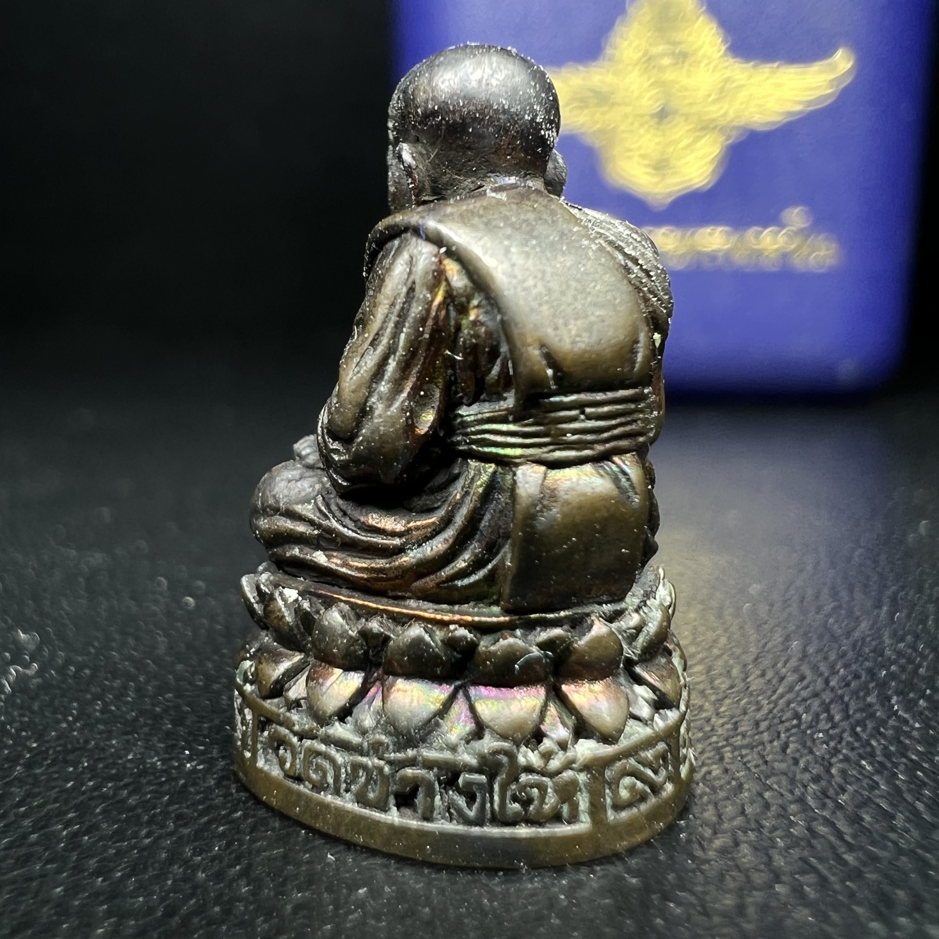 รูปเหมือนหล่อลอยองค์หลวงปู่ทวด รุ่น 111ปี กระทรวงกลาโหม เนื้อนวโลหะรมดำ-ปัดเงา ปี2540 พิธีใหญ่ สภาพสวย เข้มขลัง นิยม พร้อมกล่องบรรจุเดิม