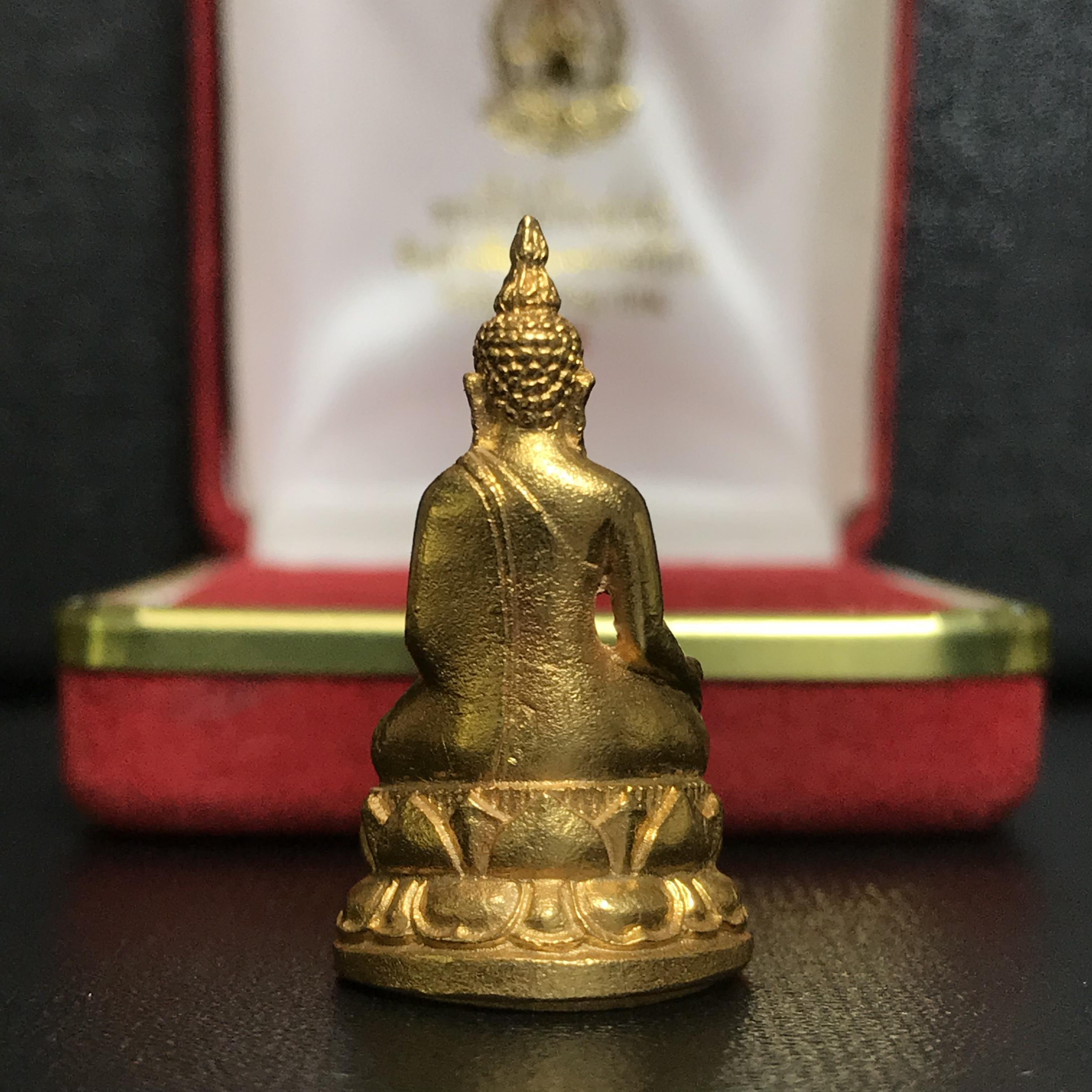 พระกริ่งไพรีพินาศ ภปร. รุ่นแรกของประเทศไทย วัดปทุมวนาราม เนื้อทองคำ ปี2535(ในหลวงรัชกาลที่9เสด็จเททอง)(สภาพสวยเดิมครบสมบูรณ์)หายาก