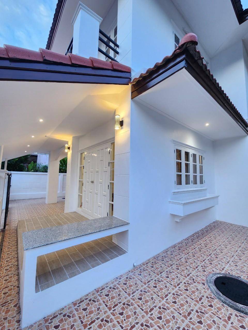 For Rent : Ratsada, 2-story detached house, 3 bedrooms 4 bathrooms