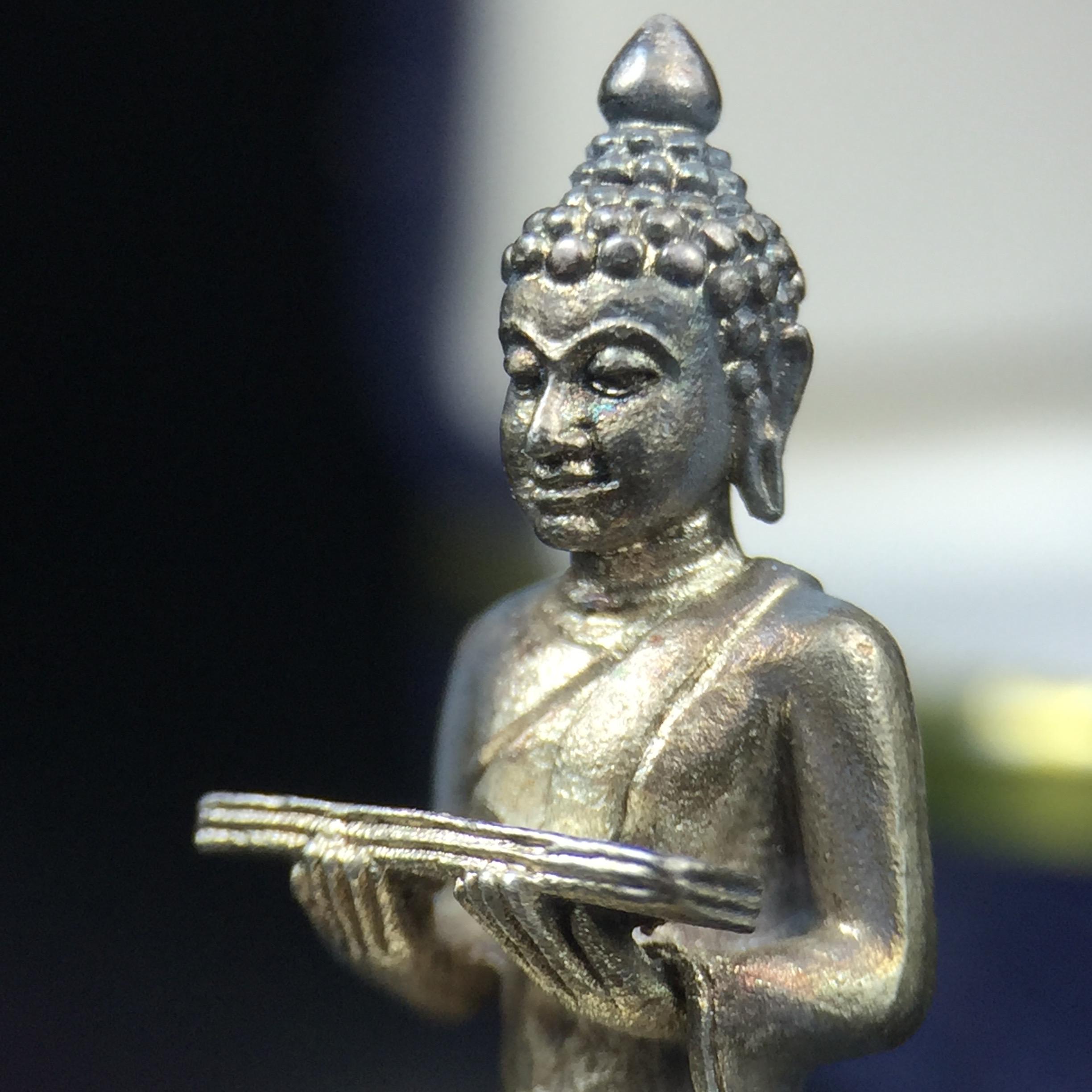 พระกริ่งปรมานุชิตชิโนรส วัดพระเชตุพนวิมลมังคลาราม(วัดโพธิ์) ปี2533 เนื้อเงิน ( ในหลวงรัชกาลที่9เสด็จเททอง)พิธีใหญ่ งดงามด้วยพุทธศิลป์เปี่ยมด้วยพุทธคุณ อีกหนึ่งรุ่นที่แนะนำสะสมบูชา