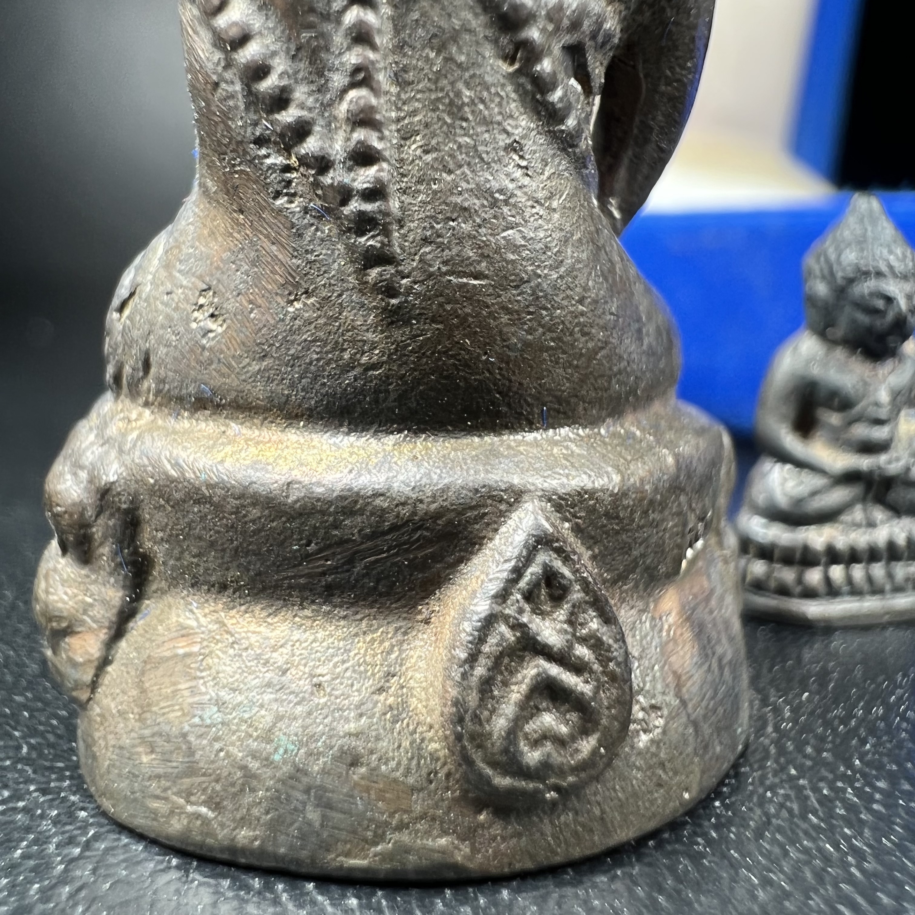 พระกริ่ง-พระชัยวัฒน์ 90พรรษาสมเด็จย่า ปี2533 เนื้อนวโลหะ(ในหลวงรัชกาลที่9เสด็จในพิธี)(1 ใน 3000 ชุด) หายาก