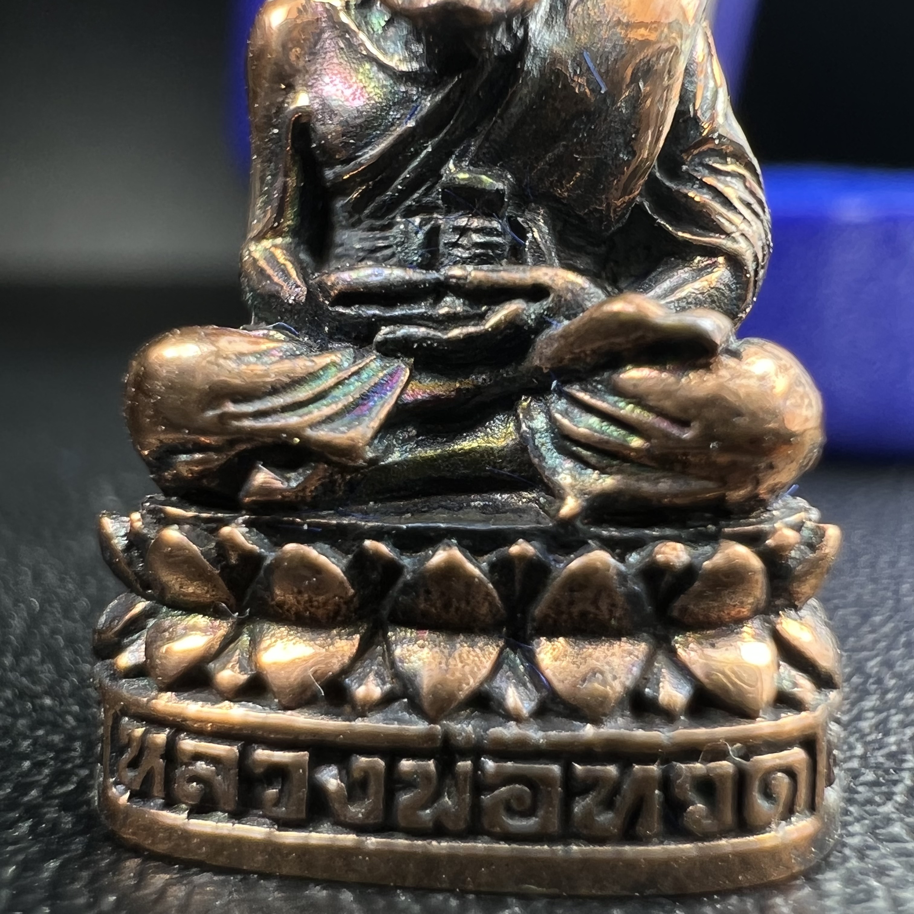 รูปเหมือนหล่อลอยองค์หลวงปู่ทวด รุ่น 111ปี กระทรวงกลาโหม เนื้อนวโลหะรมดำ-ปัดเงา ปี2540 พิธีใหญ่ สภาพสวย เข้มขลัง นิยม พร้อมกล่องบรรจุเดิม