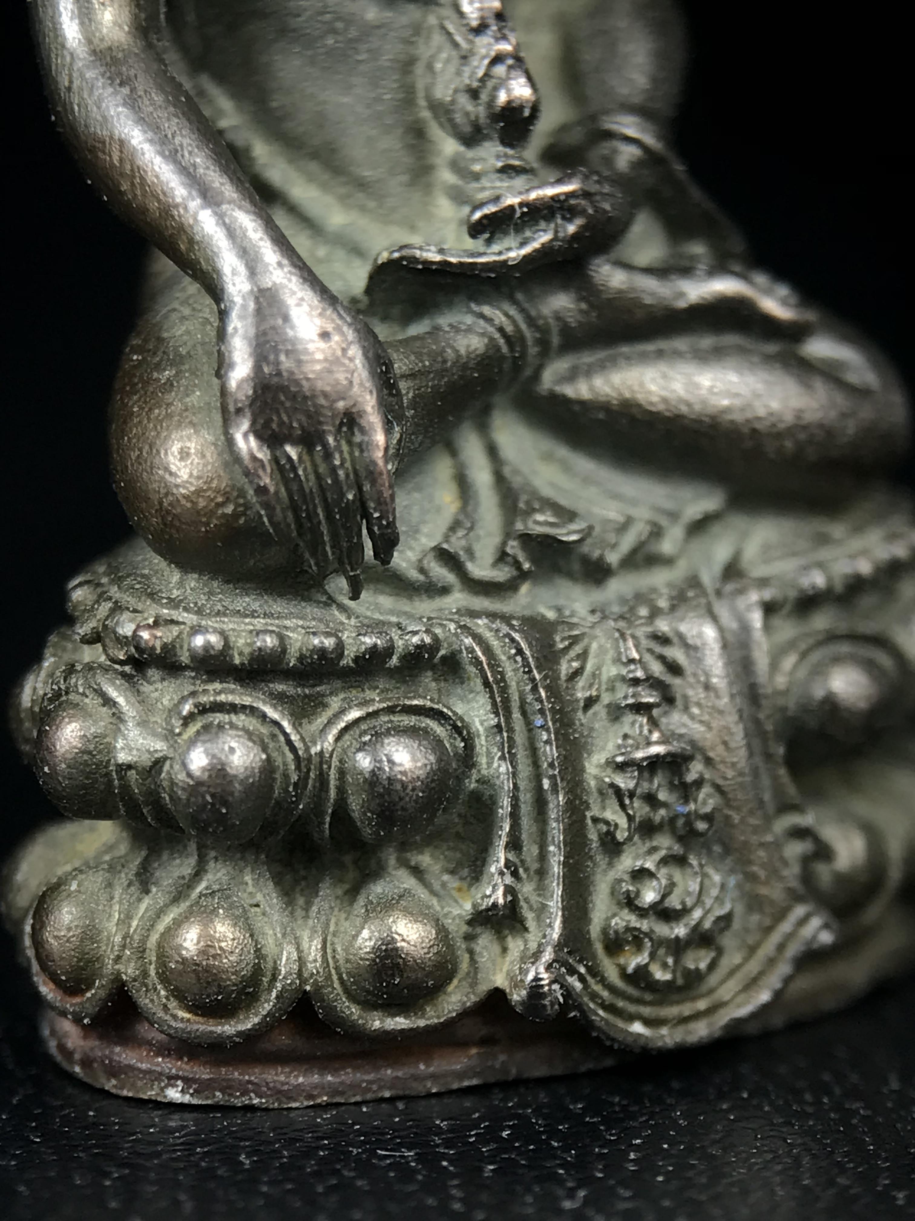 พระกริ่งศิรากาศ ภปร.(พระกริ่งคุ้มเกล้า)วัตถุมงคล"คุ้มเกล้าฯ" มูลนิธิ “คุ้มเกล้า” ในพระบรมราชูปถัมภ์ จัดสร้าง โรงพยาบาลภูมิพล เนื้อนวโลหะ(พิมพ์หน้าไทย)(ในหลวงรัชกาลที่9เสด็จเททอง)(พิธีใหญ่)(นิยม)