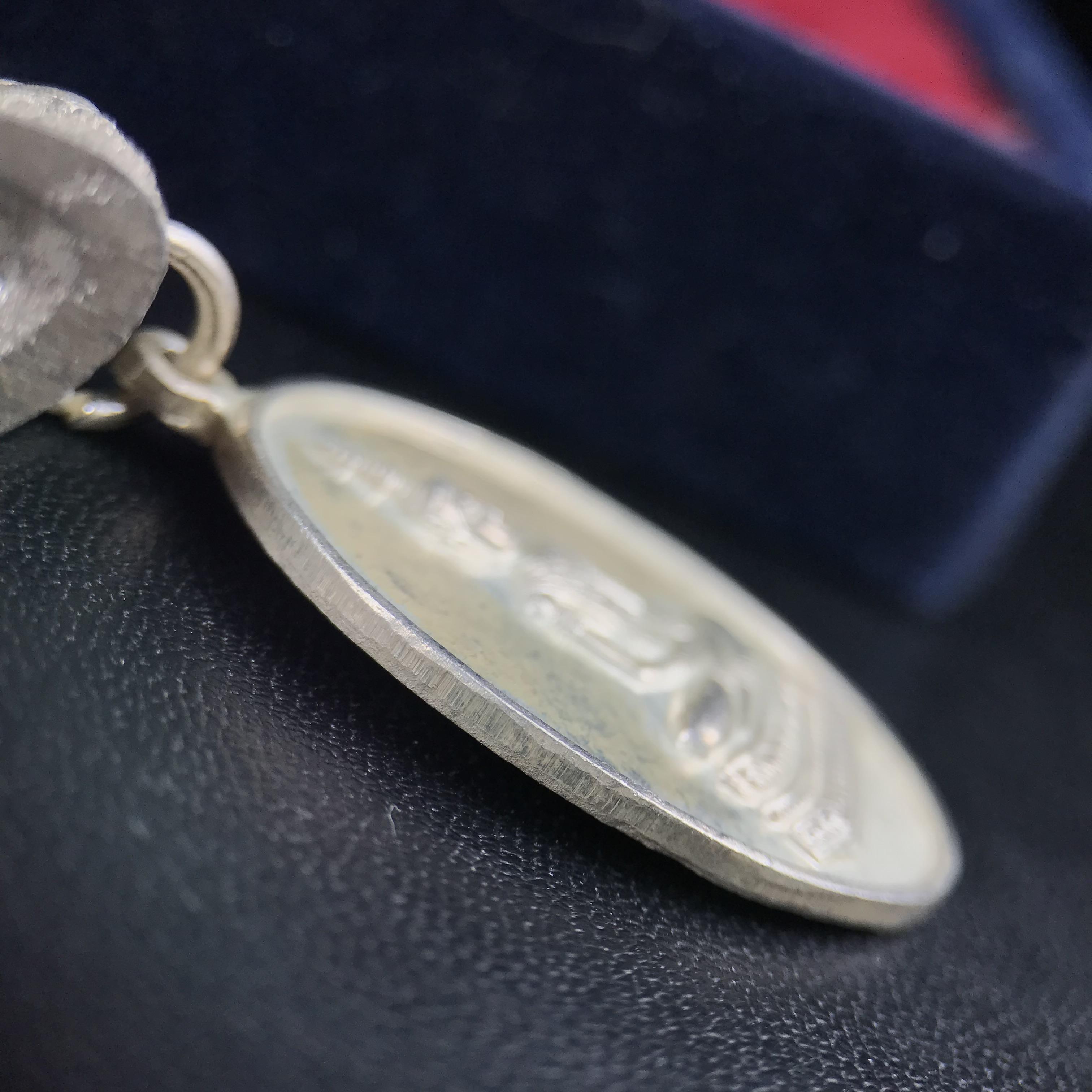 พระวาสนะเวศม์ พร้อมเหรียญ ชุดกรรมการ เนื้อเงิน(หายากพบเจอน้อย) สร้างในโอกาสสมเด็จย่าทรงเปิดสถานสงเคราะห์คนชรา 8 พฤษภาคม ปี 2530 กรมประชาสงเคราะห์จัดสร้าง พิธีปลุกเสก วัดบวรนิเวศวิหาร