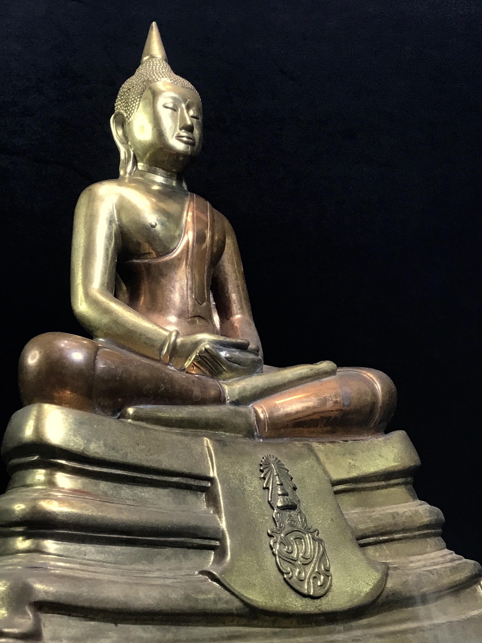 พระบูชาพระพุทธโสธร ภปร. รุ่นย้อนยุค ปี2539 กาญจนาภิเษกครองราชสมบัติครบ 50ปี หน้าตัก9นิ้ว เนื้อสามกษัตริย์ หมายเลข01344