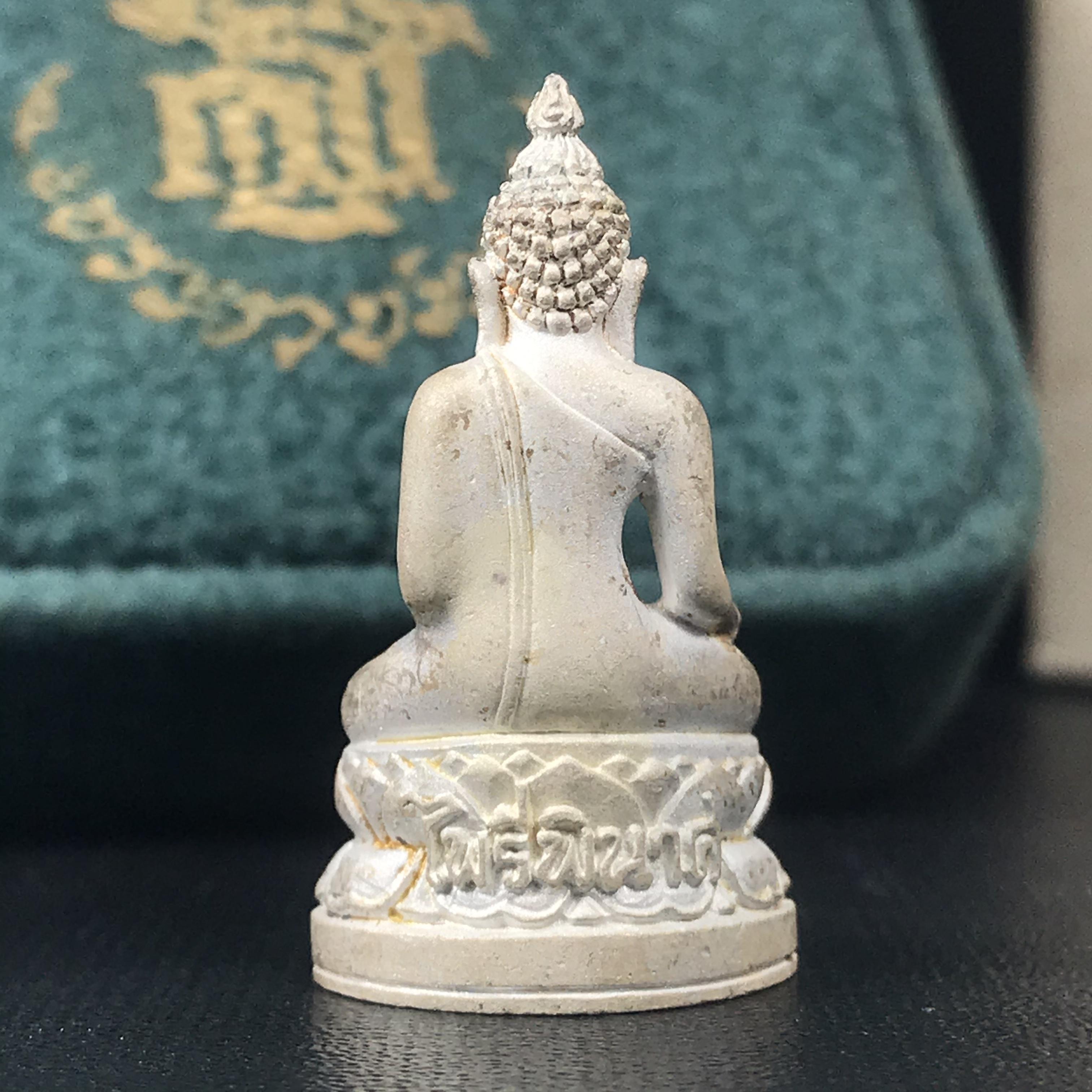 พระกริ่งไพรีพินาศ ครองสิริราชสมบัติครบ 50 ปี พ.ศ.2540 เนื้อเงิน ผิวเดิมสวย ครบ สมบูรณ์ ชุดพระราชทาน(หายาก)