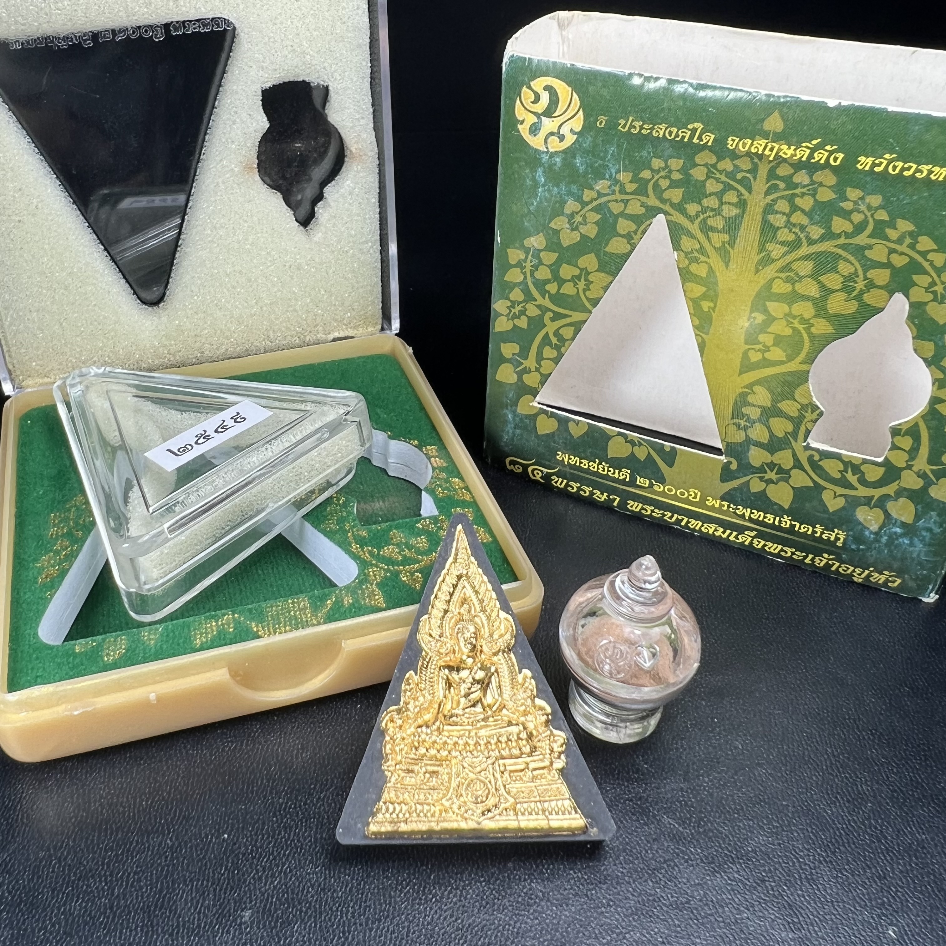 พระพุทธชินราช ภปร. 84พรรษา เนื้อผงปิดทองด้านหน้า หลัง ภ.ป.ร. เนื้อแดง (พระราชทานมวลสาร จิตรลดาและเส้นพระเจ้า(เส้นผม)ในหลวงรัชกาลที่9)พุทธศิลป์ทรงคุณค่าอีกหนึ่งรุ่นยอดนิยม(องค์หมายเลข ๒๕๔๙)1 ใน 10000 องค์