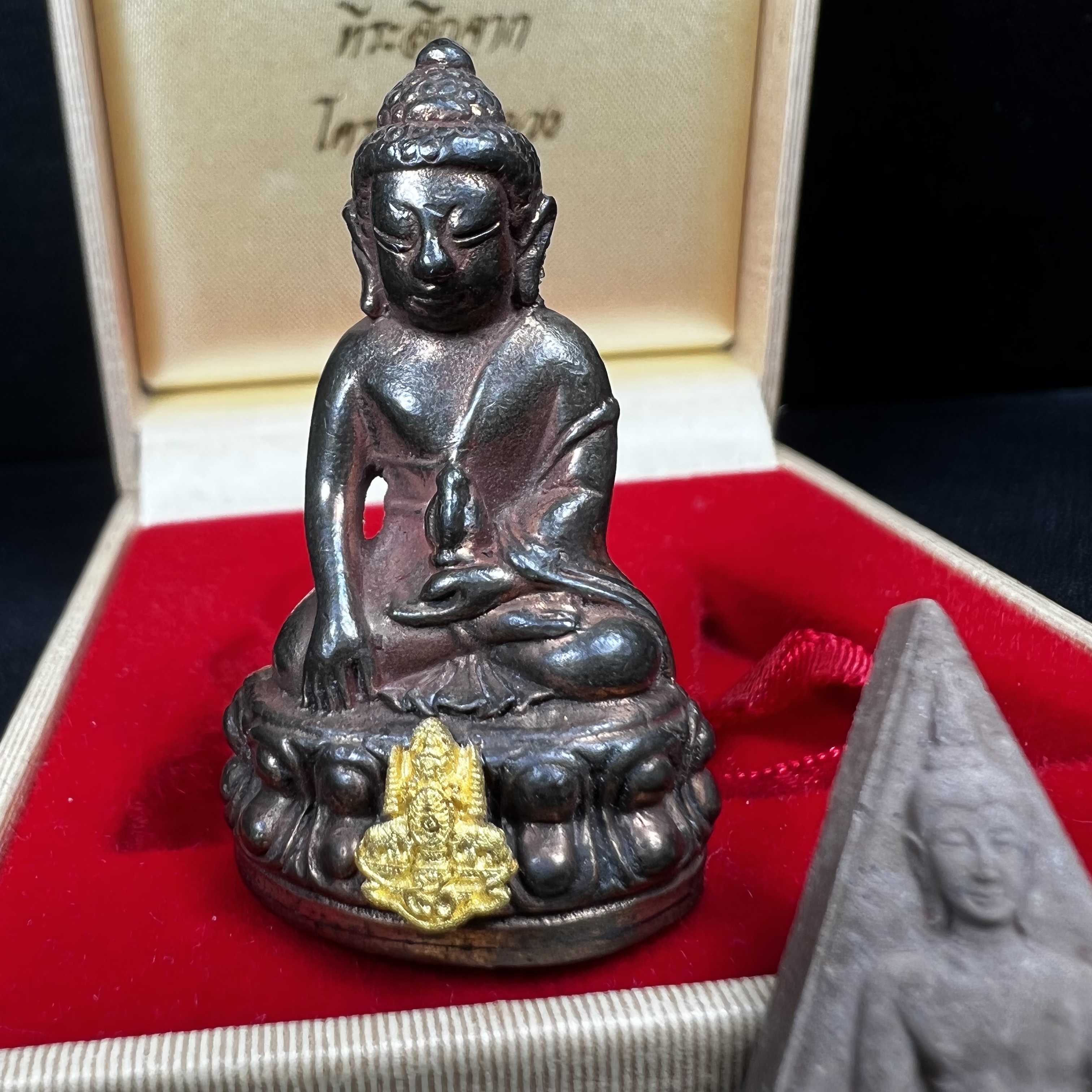 พระกริ่งเจริญโภคทรัพย์ พระพิมพ์จิตรลดา ที่ระลึกโครงการหลวง ปี2539(ชุดกรรมการหายาก)(1ใน1999ชุด)