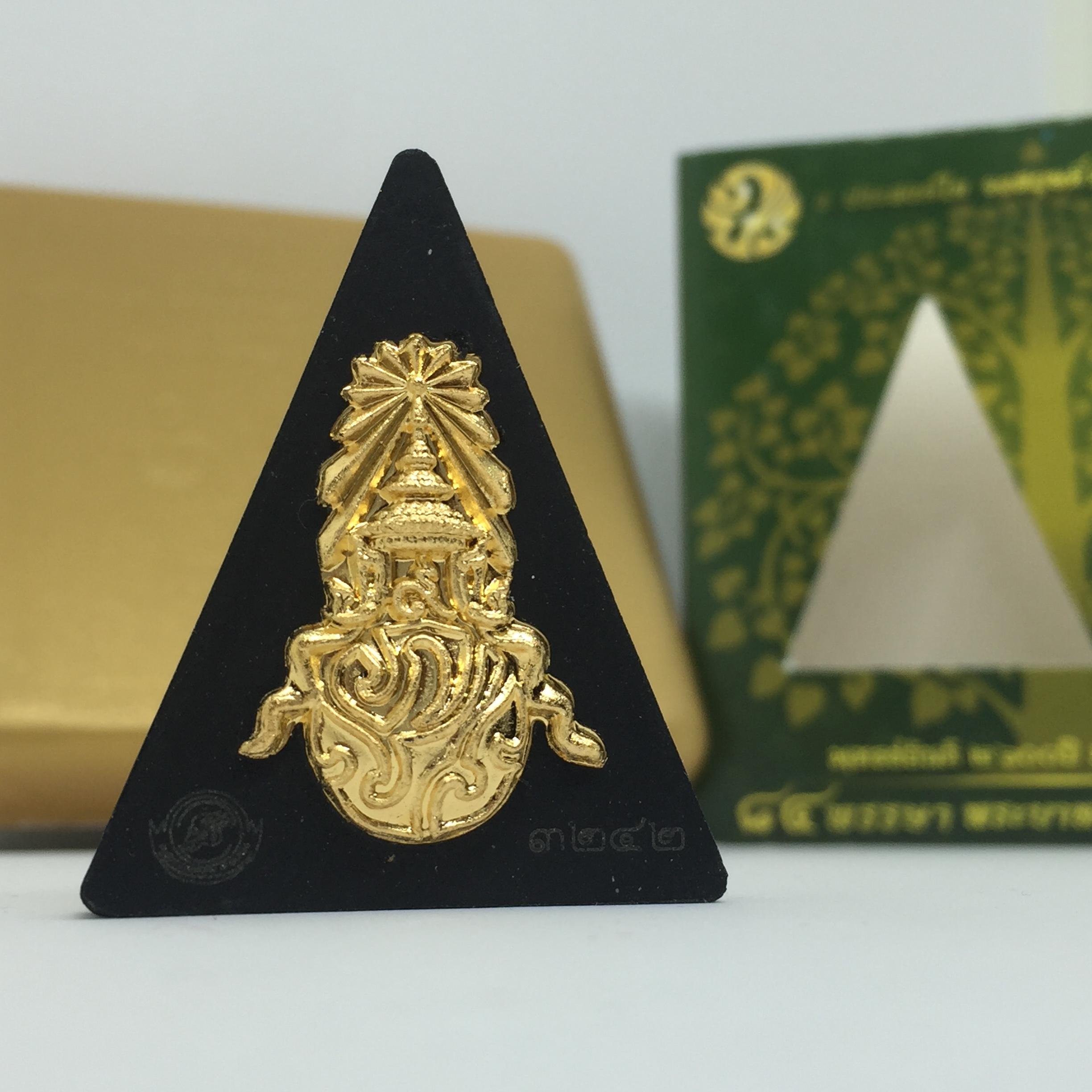 พระพุทธชินราช(จำลอง)ภ.ป.ร. เนื้อผงปิดทองด้านหน้า หลัง ภ.ป.ร. ยิงทอง