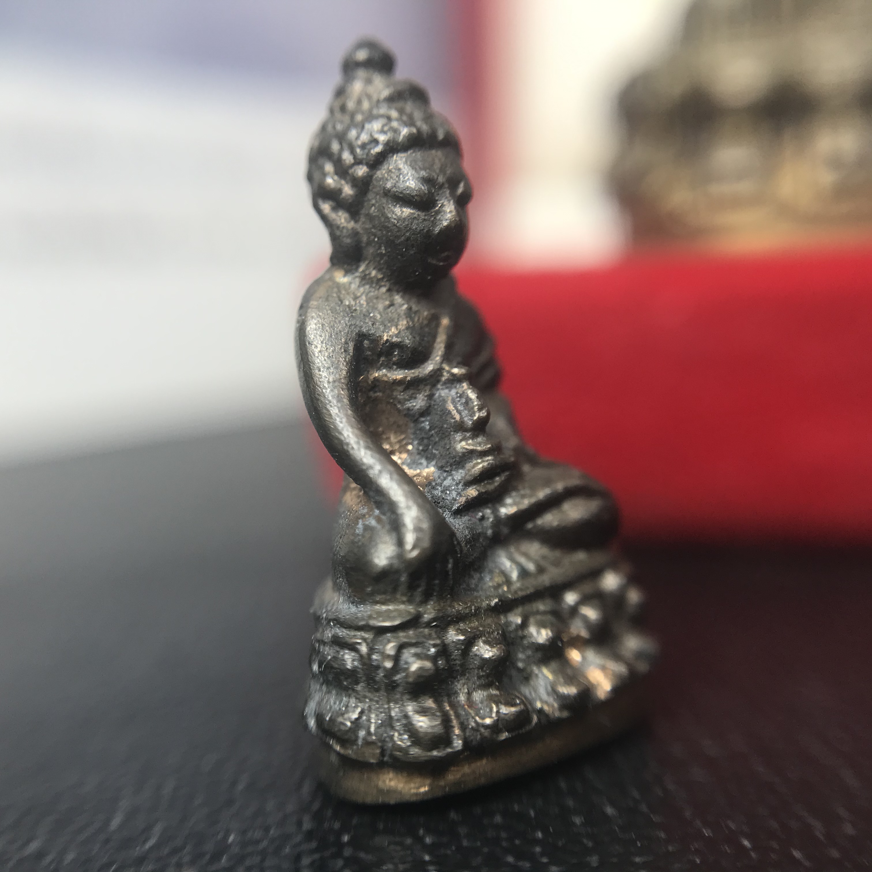 พระกริ่ง-พระชัยวัฒน์ ปวเรศ ปี2530 วัดบวรนิเวศราชวรวิหาร(ในหลวง ร.9 เสด็จเททอง)(บรรจุเส้นเกศาในหลวงรัชกาลที่9)พร้อมสูจิบัตรเดิมตอนจัดสร้าง(สภาพสวยครบสมบูรณ์) (องค์หน้าใหญ่)(องค์ทองทบ)แบบพิมพ์นิยมหายาก