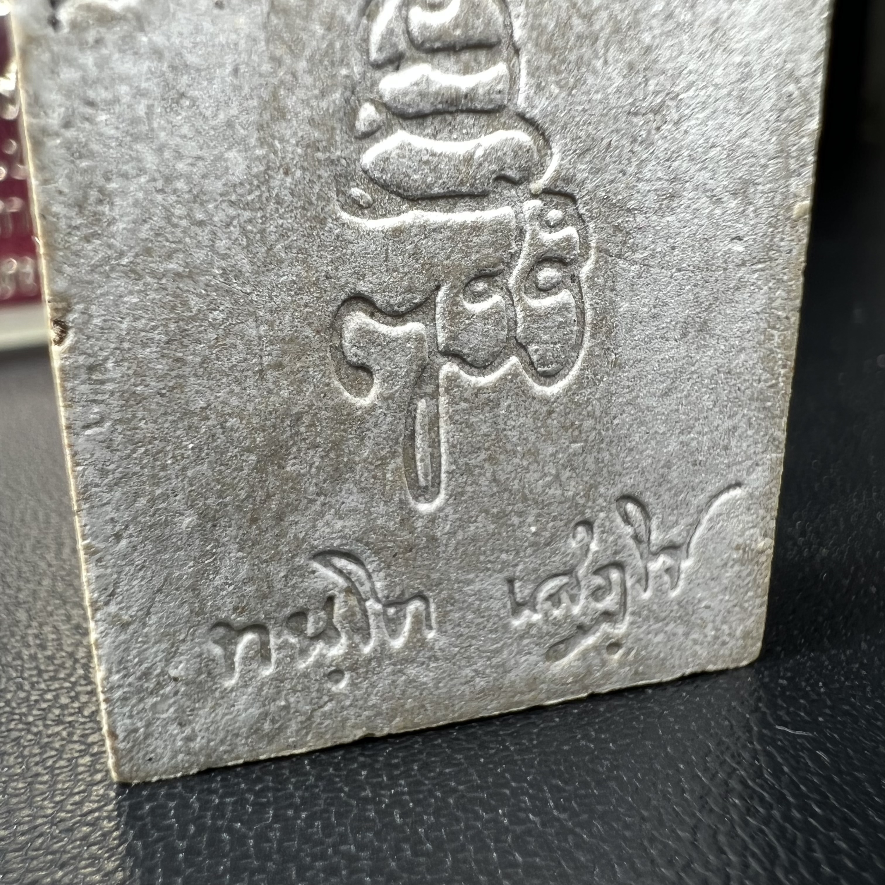 พระพุทธชินสีห์ ภปร. ทันโต เสฏโฐ ปี2533 พิมพ์ใหญ่(องค์นี้ด้านหลังบรรจุพลอยเสกมงคลชัดมาก) บรรจุพระทนต์ในหลวง รุ่นเดียวในประวัติศาสตร์ ****รุ่นนี้ขอแนะนำ****