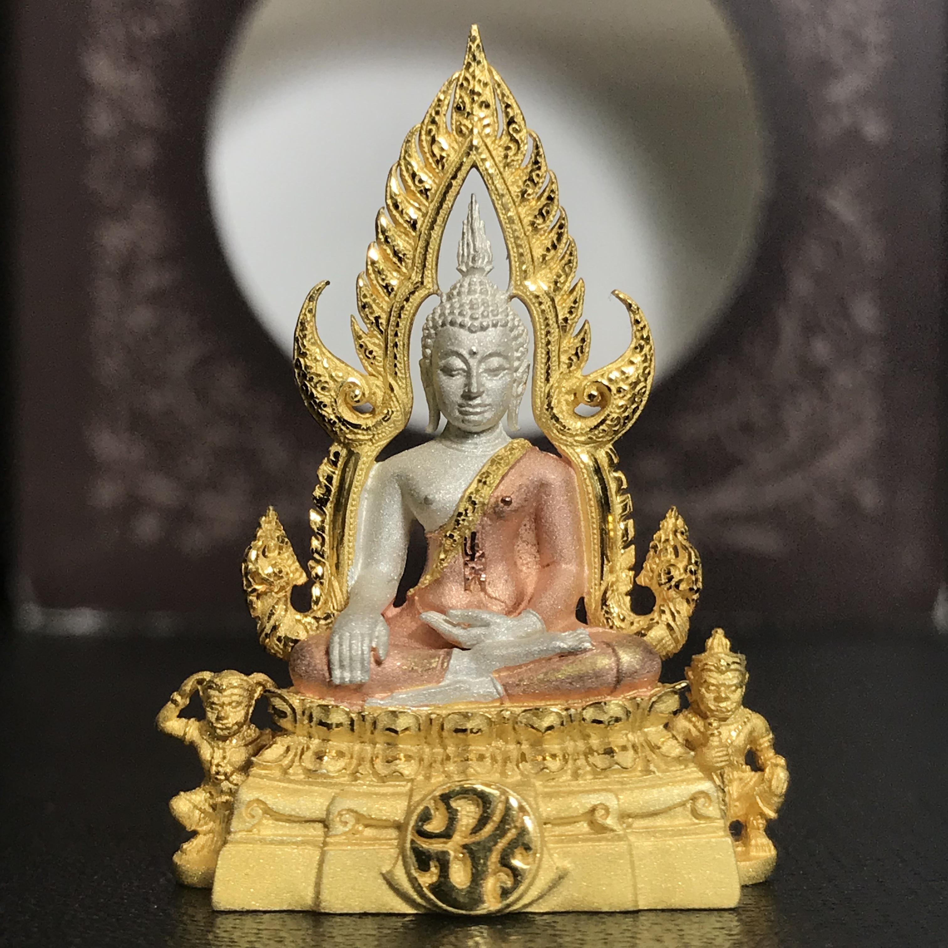 พระพุทธชินราช ภปร. โครงการ "เพราะแผ่นดินนี้ คือ แผ่นดินเกิด" ปี2548(รุ่นแรก) ลอยองค์ หน้าตัก 1/2 นิ้ว เนื้อเงินสามกษัตริย์