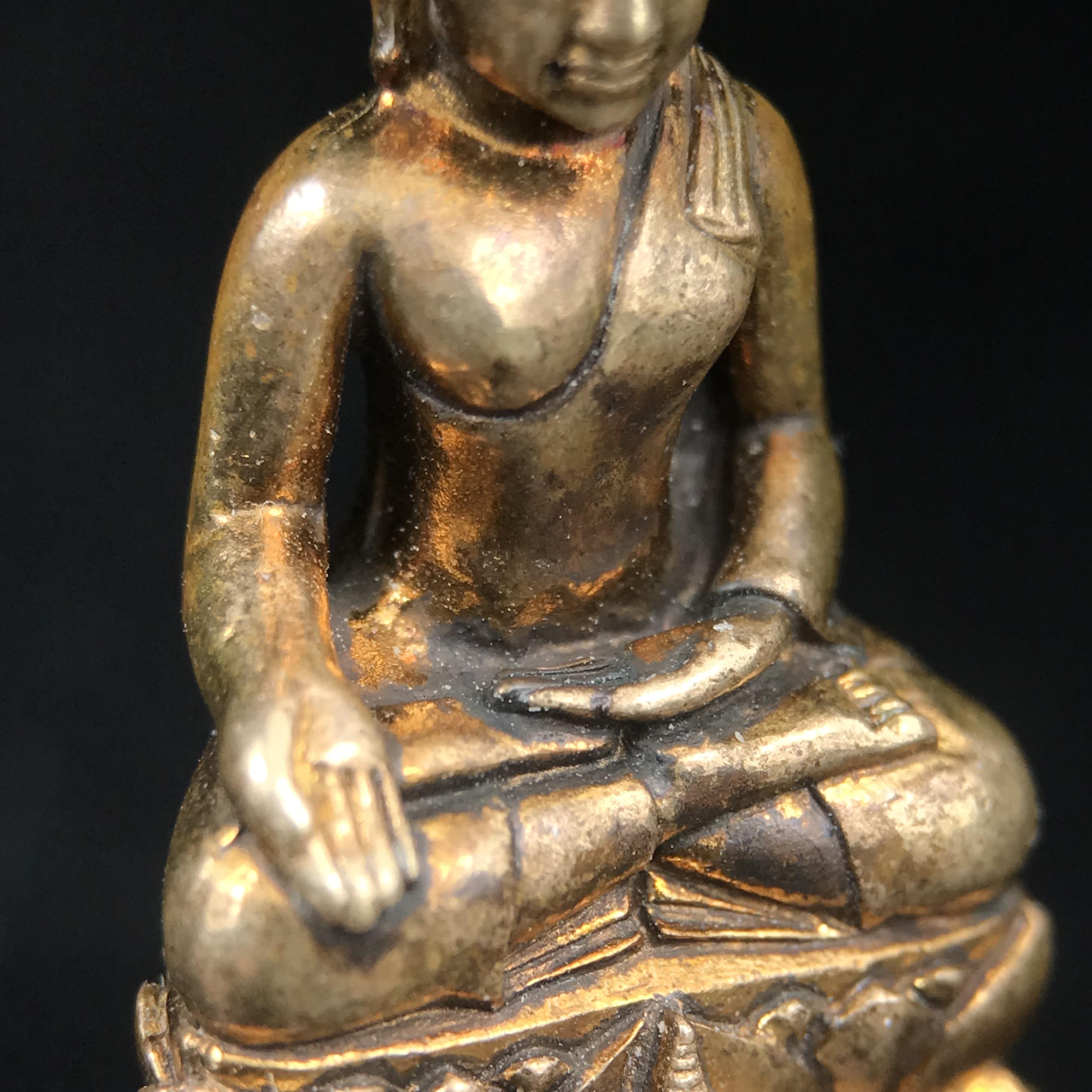 พระกริ่งไพรีพินาศ บรรจุเหล็กไหล ครั้งแรกและครั้งเดียวในประวัติศาสตร์ เฉลิมพระเกียรติ พระบาทสมเด็จพระเจ้าอยู่หัวรัชกาลที่9 พระชนมพรรษา 6 รอบ ปี2542 เนื้อสัมฤทธิ์(บรรจุเหล็กไหล)ดีนอก-ดีใน พิธีใหญ่ มวลสารเด่น(พิเศษกรรมการ ตอก 2 โค๊ต หมายเลข ๒๒๑๘)หายาก