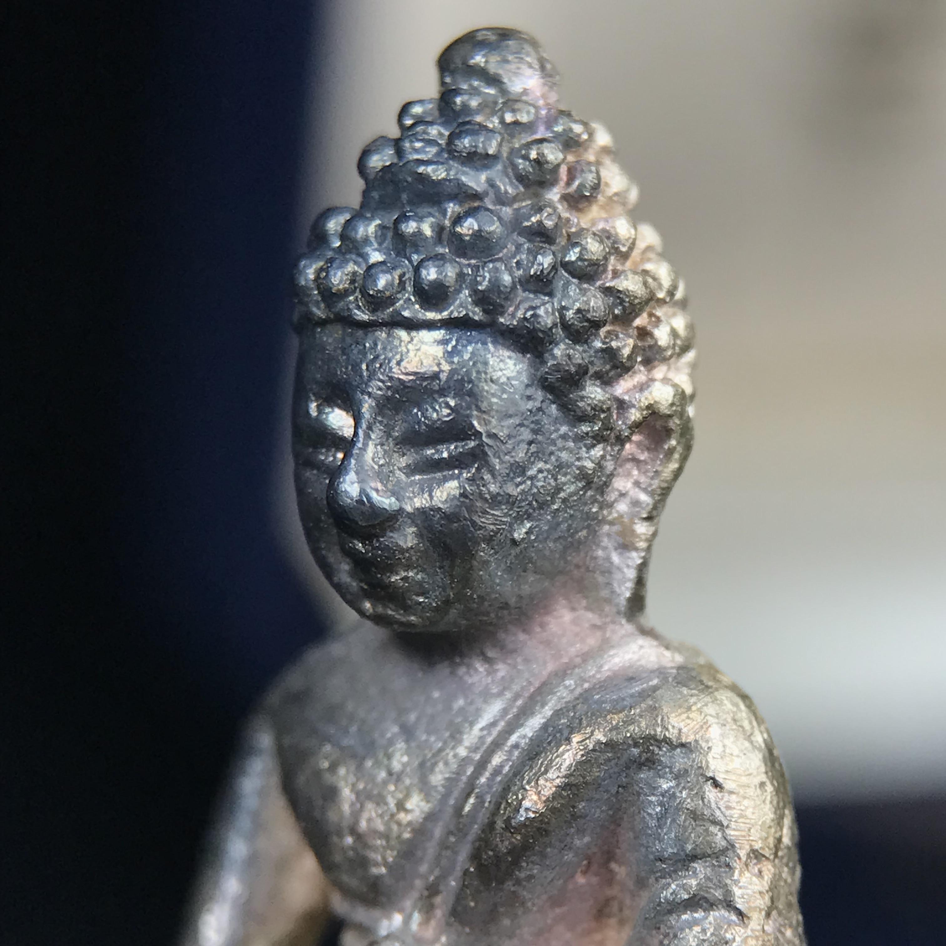 พระกริ่งศาสดา ภปร. วัดบวรนิเวศวิหาร ปี 2532 จัดสร้างในโอกาสสองทศวรรษรามาธิบดี เพื่อศูนย์การแพทย์สิริกิติ์ เนื้อเงิน(ผิวเดิมสวยงาม) (พิธีใหญ่ มวลสารมงคล สวยงามเข้มขลัง)สมเด็จพระญาณสังวร สมเด็จพระสังฆราชฯเสด็จเททอง***ตอกโค๊ตหมายเลข ๒๙๘***