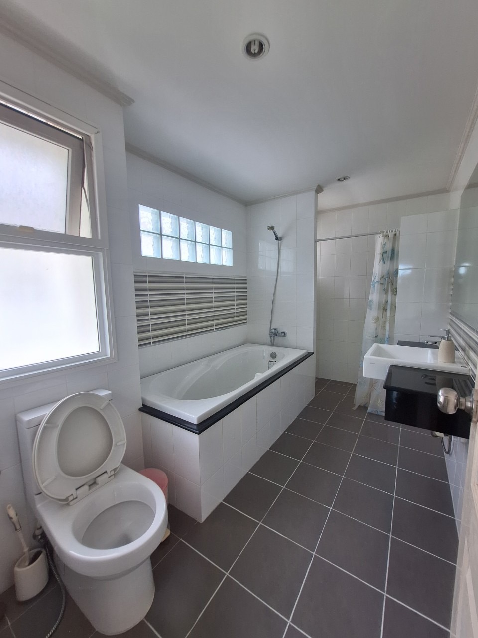 For Rent : Kohkaew, 2-story detached house, 4 Bedrooms 3 Bathrooms