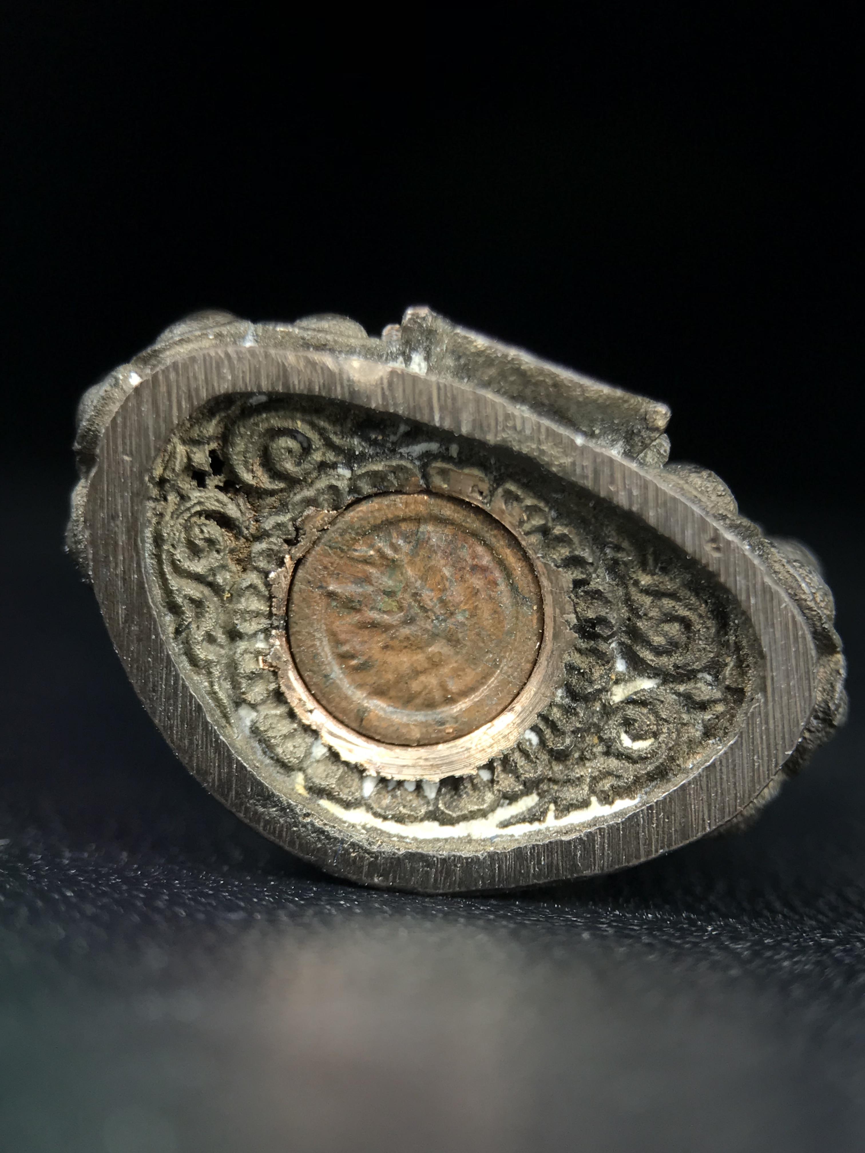 พระกริ่งศิรากาศ ภปร.(พระกริ่งคุ้มเกล้า)วัตถุมงคล"คุ้มเกล้าฯ" มูลนิธิ “คุ้มเกล้า” ในพระบรมราชูปถัมภ์ จัดสร้าง โรงพยาบาลภูมิพล เนื้อนวโลหะ(พิมพ์หน้าไทย)(ในหลวงรัชกาลที่9เสด็จเททอง)(พิธีใหญ่)(นิยม)