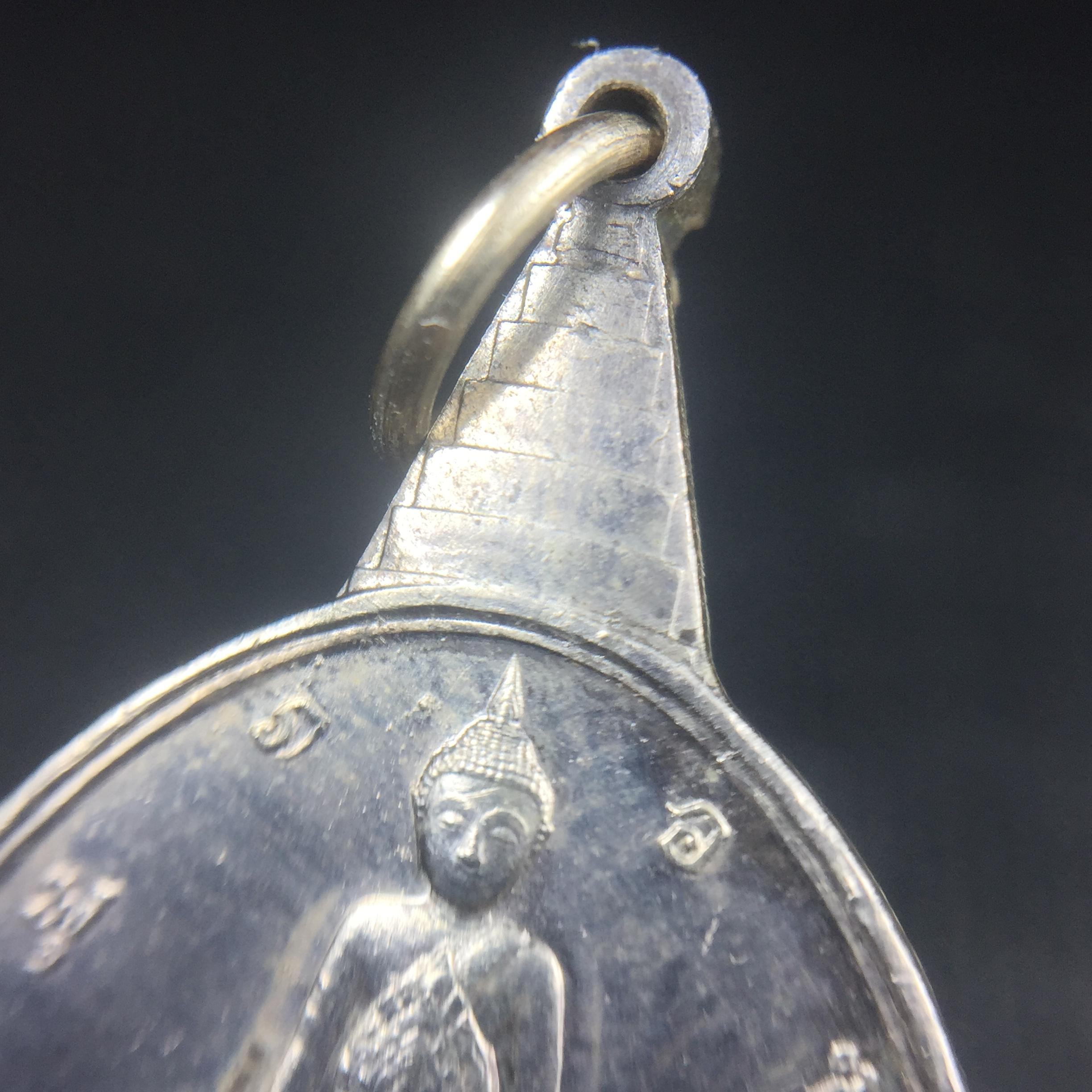 เหรียญพระชัยหลังช้าง ภปร. ครบ 5 รอบ ในหลวงรัชกาลที่9 พ.ศ.2530 เนื้อเงินพิมพ์เล็ก(หนัก 2 สลึง(7.6กรัม))หายาก สภาพสวยเดิมพร้อมซองเดิมกองกษาปณ์(พิธีใหญ่ รุ่นยอดมนิยม)