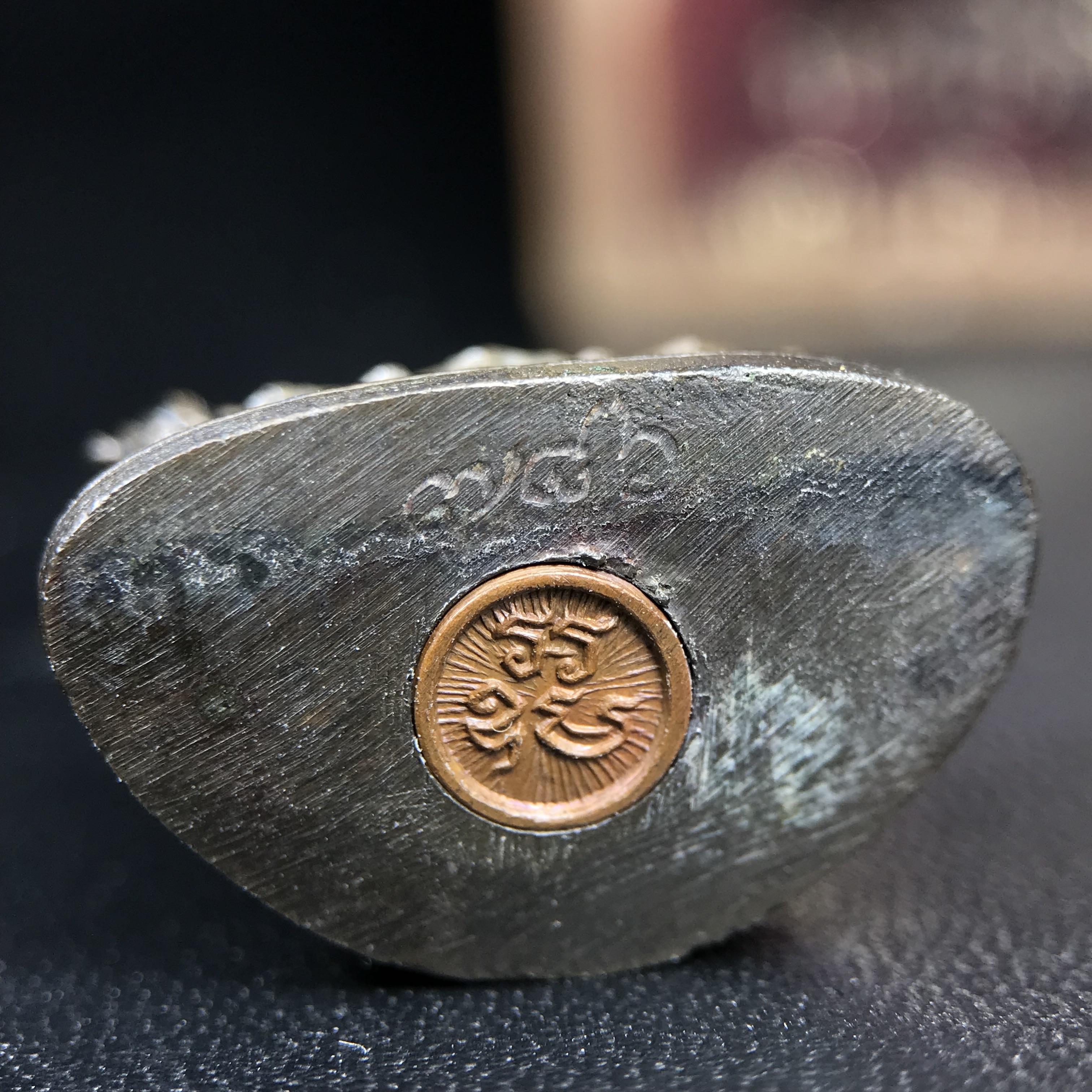 พระกริ่ง-พระชัยวัฒน์อธิบดี ปี2525 ของดีอัยการ (มีไว้บูชาเลื่อนยศเลื่อนตำแหน่งทุกท่าน)(1ใน 2525 ชุด)****ชุดหมายเลข ๗๘๖ ****มียศ มีบารมี สมกับความหมายของนาม พระกริ่งอธิบดี “พระกริ่งผู้เป็นใหญ่ในหมู่พระกริ่งทั้งหลาย”