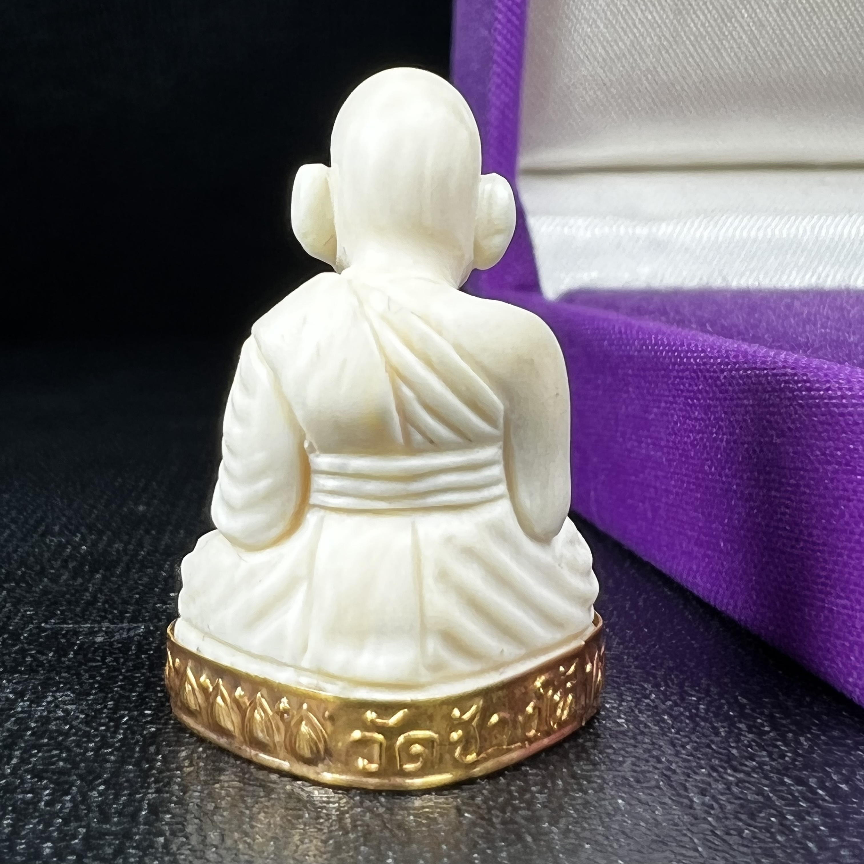 สมเด็จหลวงปู่ทวด รุ่นคชสารหมื่นปี (ศิลปาชีพ) วัดช้างให้ ปี2541(พิมพ์ลอยองค์ฐานทองคำโค๊ตทองคำ)นิยมหายาก