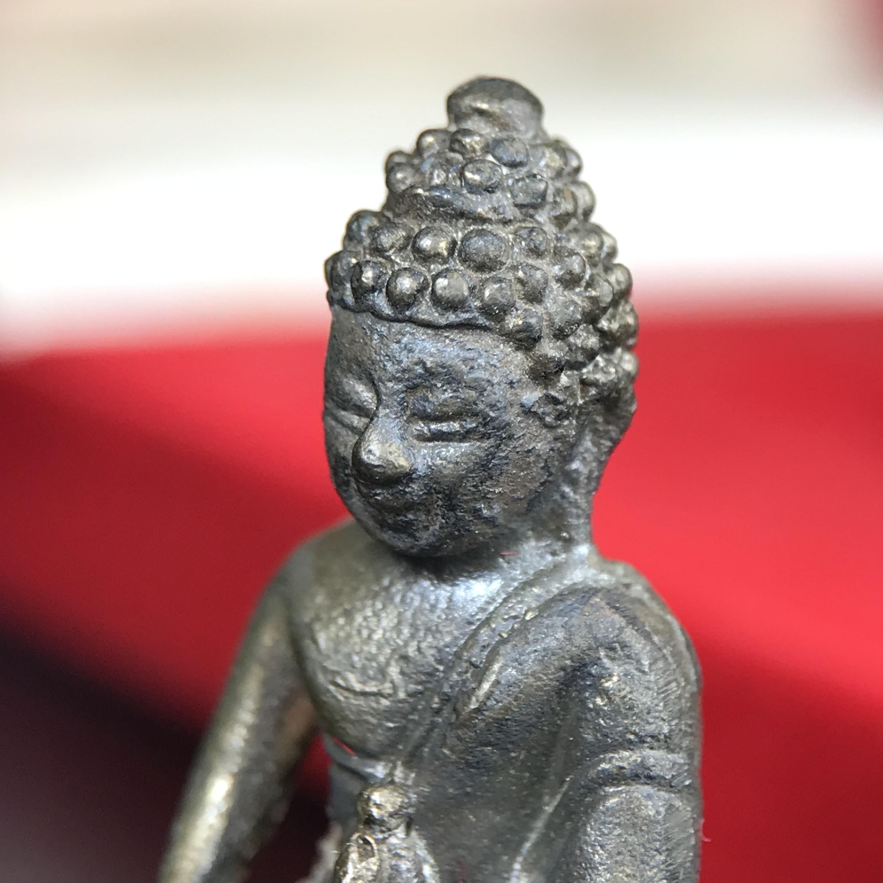 พระกริ่งศาสดา ภปร. วัดบวรนิเวศวิหาร ปี 2532 จัดสร้างในโอกาสสองทศวรรษรามาธิบดี เพื่อศูนย์การแพทย์สิริกิติ์ เนื้อนวโลหะ(ผิวเดิมสวยงาม) (พิธีใหญ่ มวลสารมงคล สวยงามเข้มขลัง)สมเด็จพระญาณสังวร สมเด็จพระสังฆราชฯเสด็จเททอง***ตอกโค๊ตหมายเลข ๑๑๑๖***