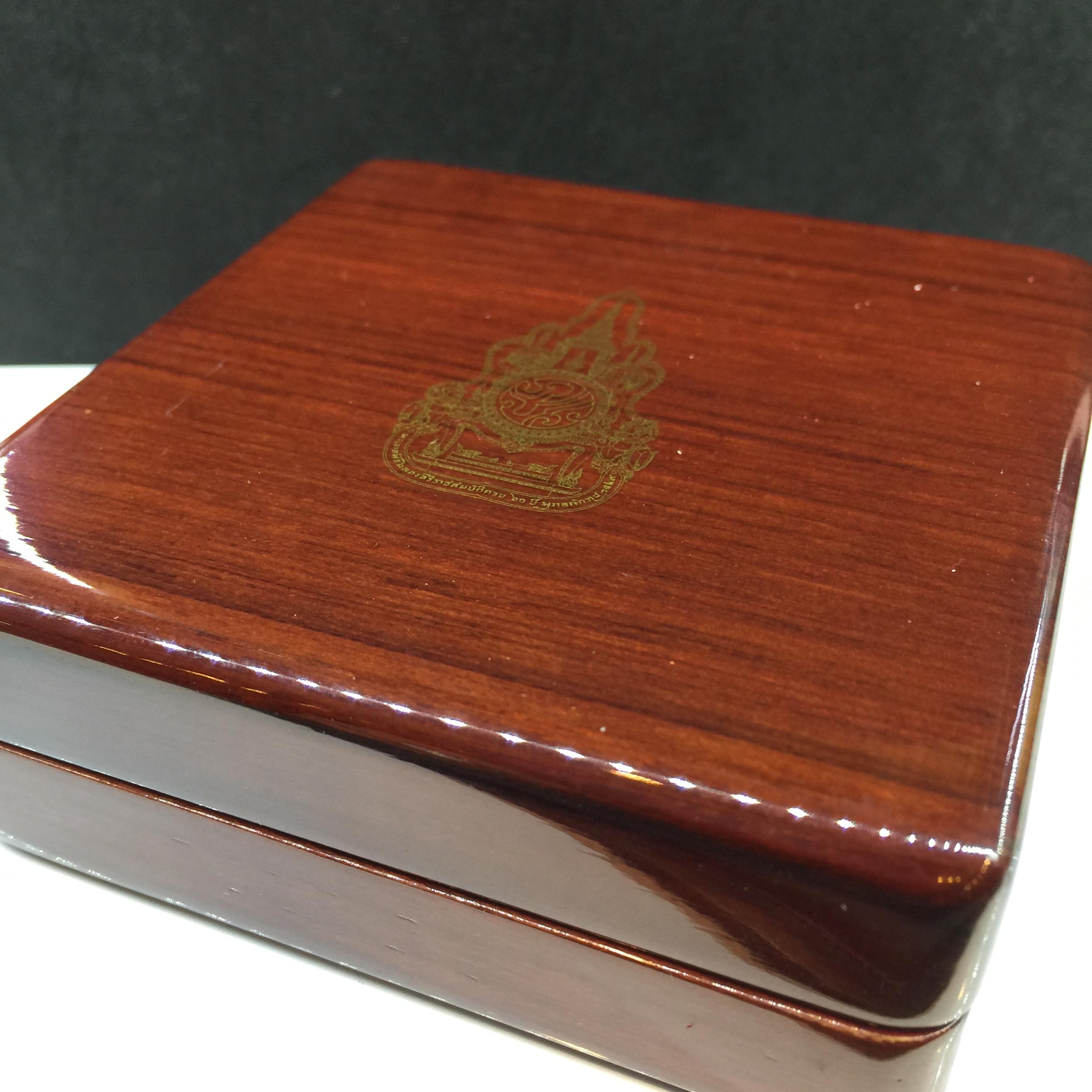 เหรียญ ครองราชย์ 60 ปี รัชกาลที่9 ปี2549 เนื้อทองคำขัดเงา (โฮโลแกรม)