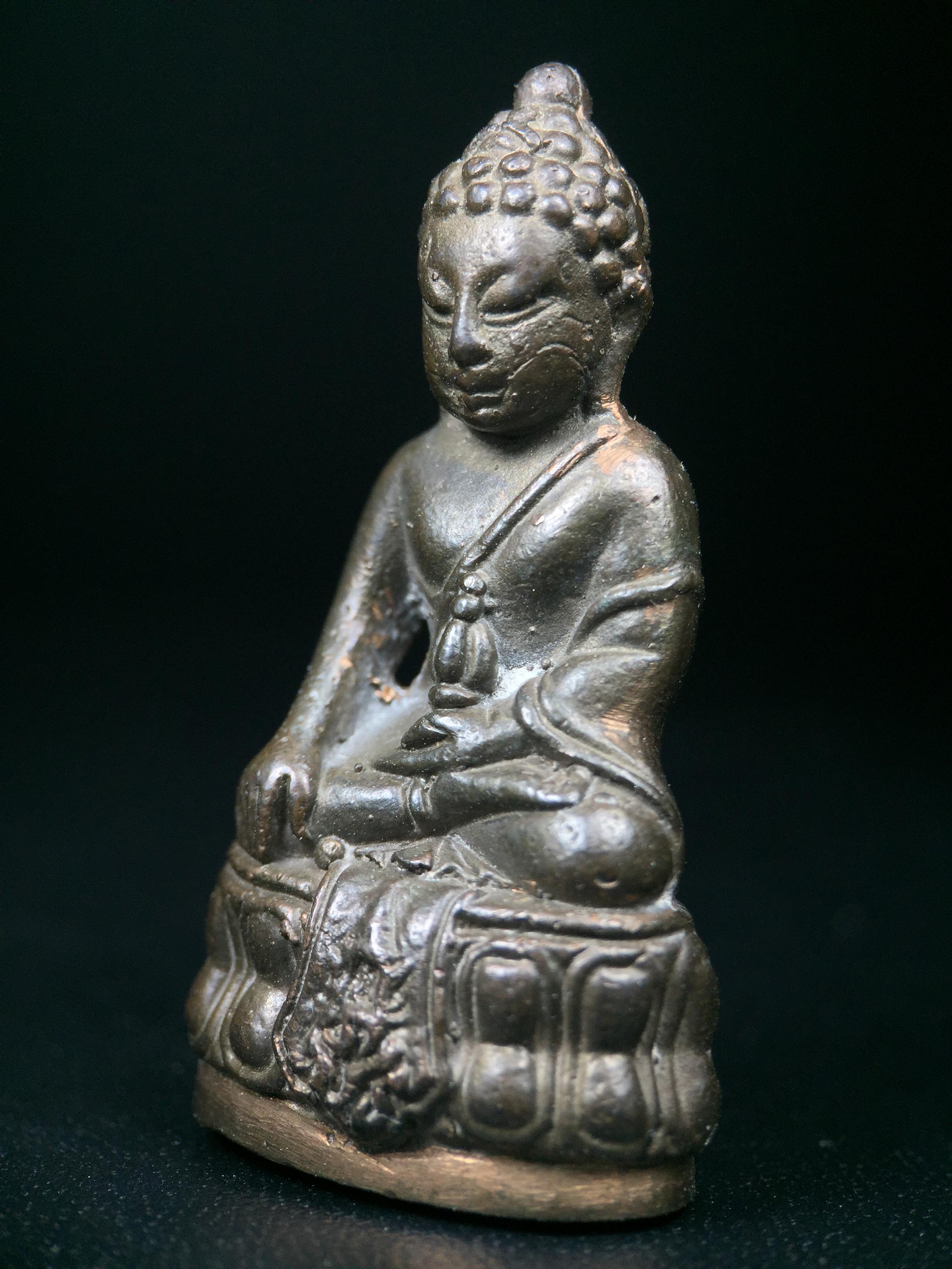 พระกริ่ง ภปร. 60 ปี ธรรมศาสตร์ สร้างเป็นที่ระลึกการสถาปนาครบรอบ 60 ปี มหาวิทยาลัยธรรมศาสตร์ ปี 2537(ในหลวงรัชกาลที่9 เสด็จเป็นประธานในพิธี)(พิธีใหญ่ เกจิที่มีชื่อเสียงมาร่วมปลุกเสกจำนวนมาก ชนวนมาลสารเก่าเข้มขลัง )**ของดีธรรมศาสตร์ที่ศิษย์เก่าไม่ควรพลาด**