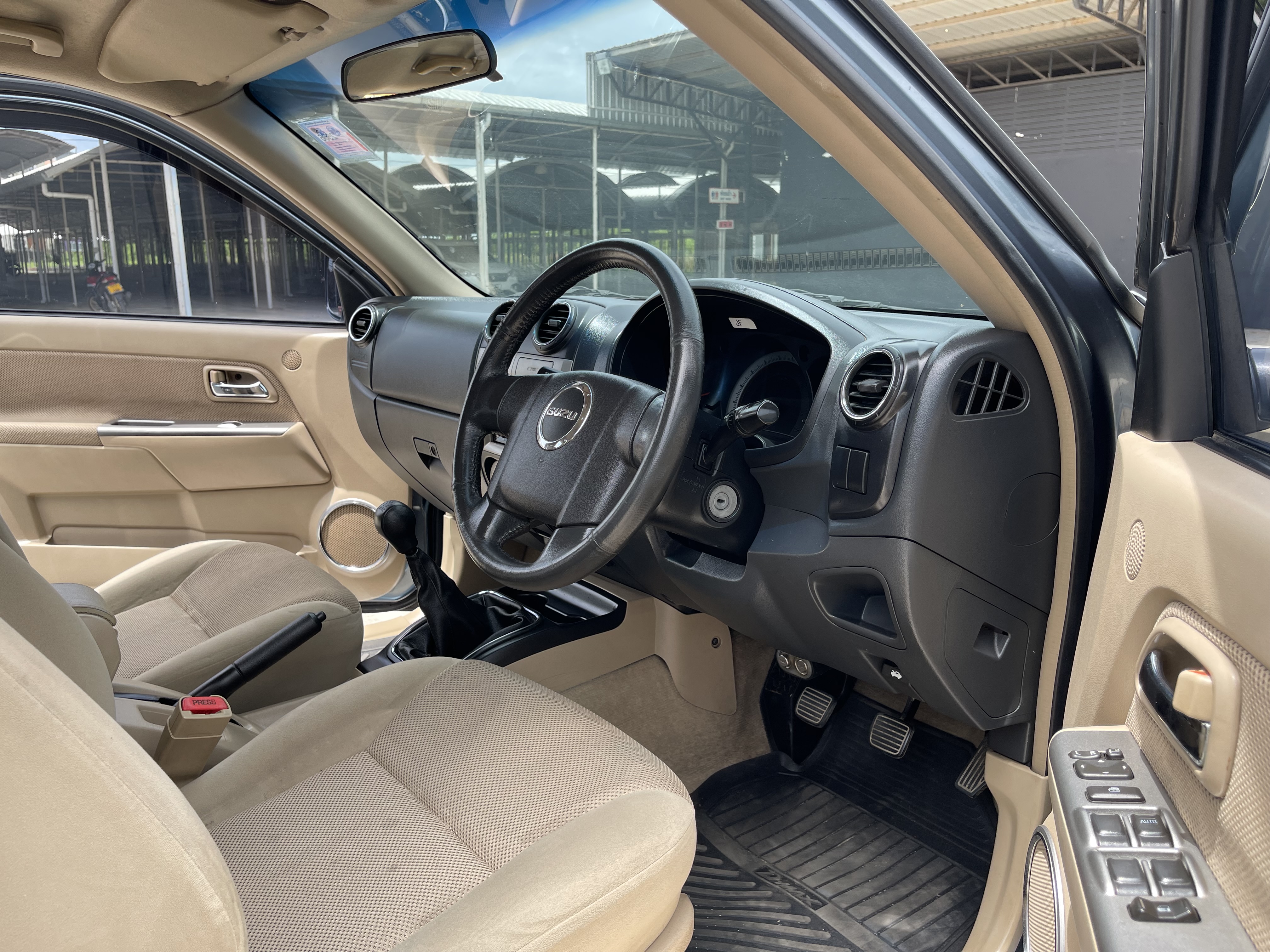 Isuzu Dmax 4ประตู Hilander 2.5 Abs 2010 เทา