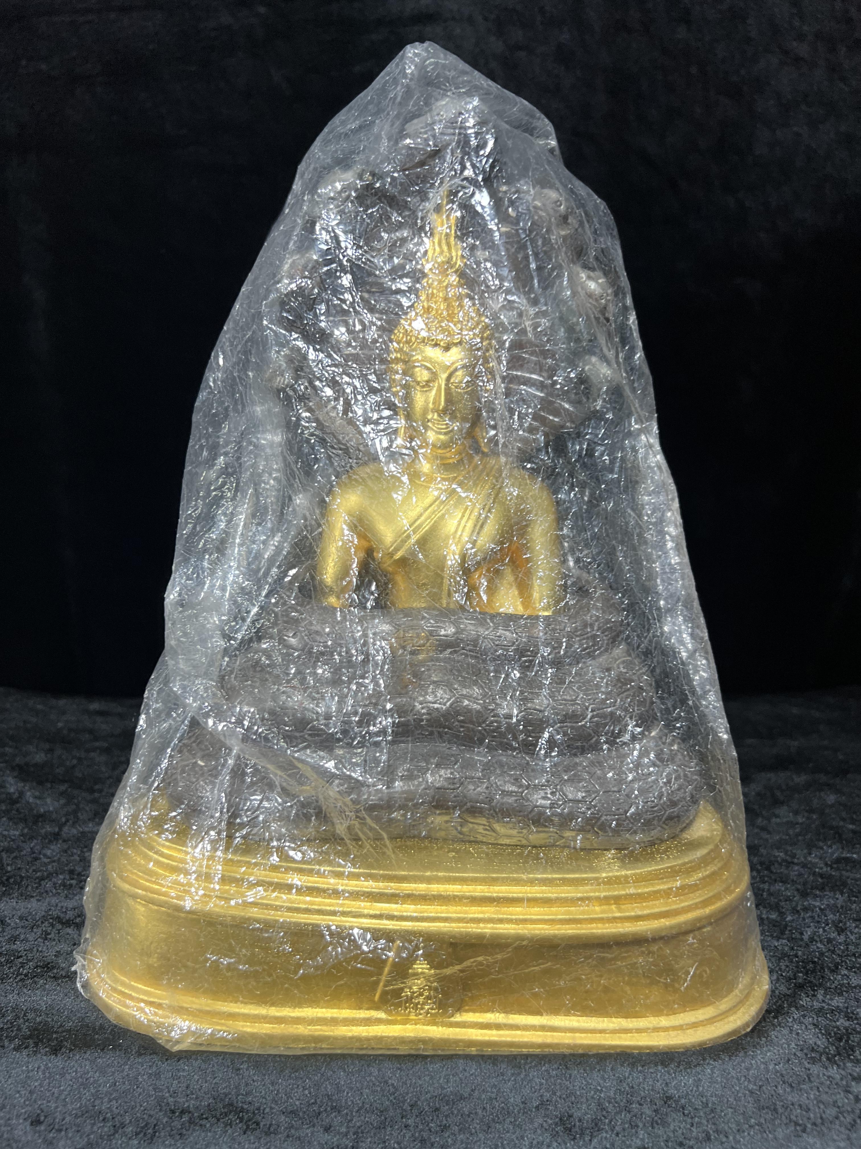 สมเด็จพุทธบูชาปางนาคปรก ญสส. วัดบวรนิเวศวิหาร ปี 2540 พระบูชาขนาด 7 นิ้ว เนื้อโลหะผสมปิดทอง จัดสร้างโดยกระทรวงยุติธรรม ในวโรกาสในหลวงรัชกาลที่ 9 ฉลองสิริราชย์สมบัติครบ 50 ปี และสมเด็จพระญาณสังวร สมเด็จพระสังฆราช 84 พรรษา งานพุทธศิลป์สวย เข้มขลัง....2 ถอด