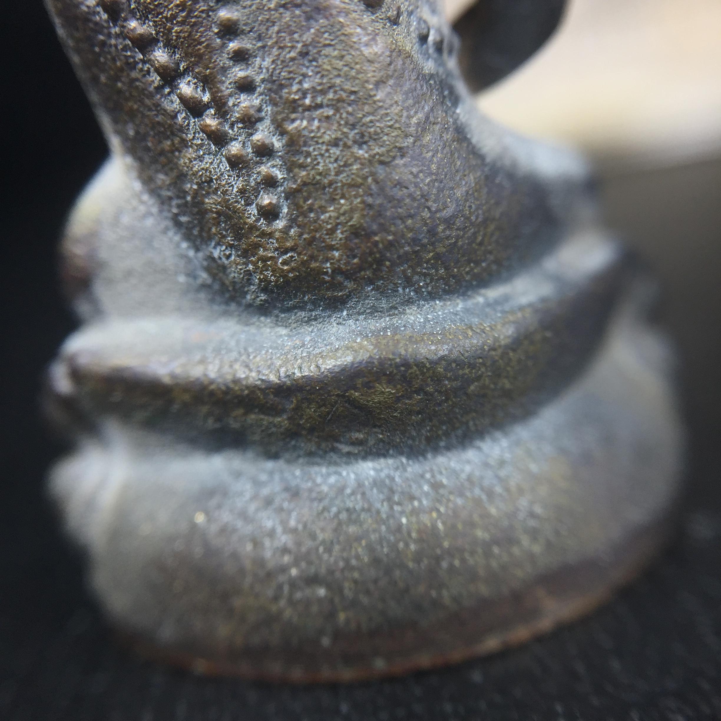 พระกริ่งชินบัญชรฉลองพระชันษา 100 ปี สมเด็จพระญาณสังวร วัดบวรนิเวศวิหาร ปี 2556 เนื้อนวโลหะผสมทองคำก้นทองแดง พิธีใหญ่ มวลสารเด่น นิยม(1 ใน 2556 องค์)