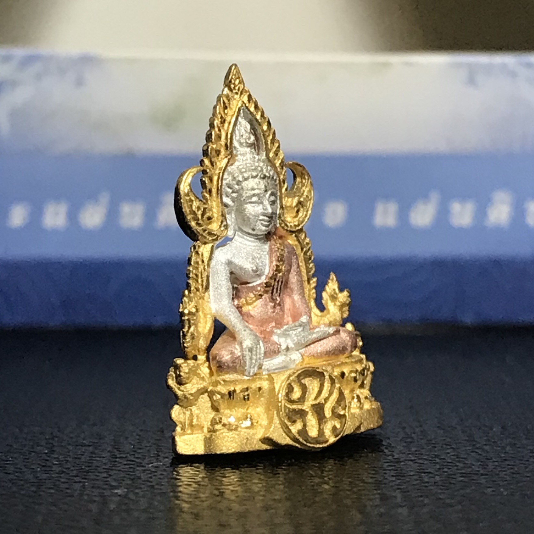 พระพุทธชินราช ภปร. โครงการ เพราะแผ่นดินนี้คือแผ่นดินเกิด เนื้อเงินชุบสามกษัตริย์ ปี2551 ขนาดหน้าตัก1/4นิ้ว (สวยงามหายาก)