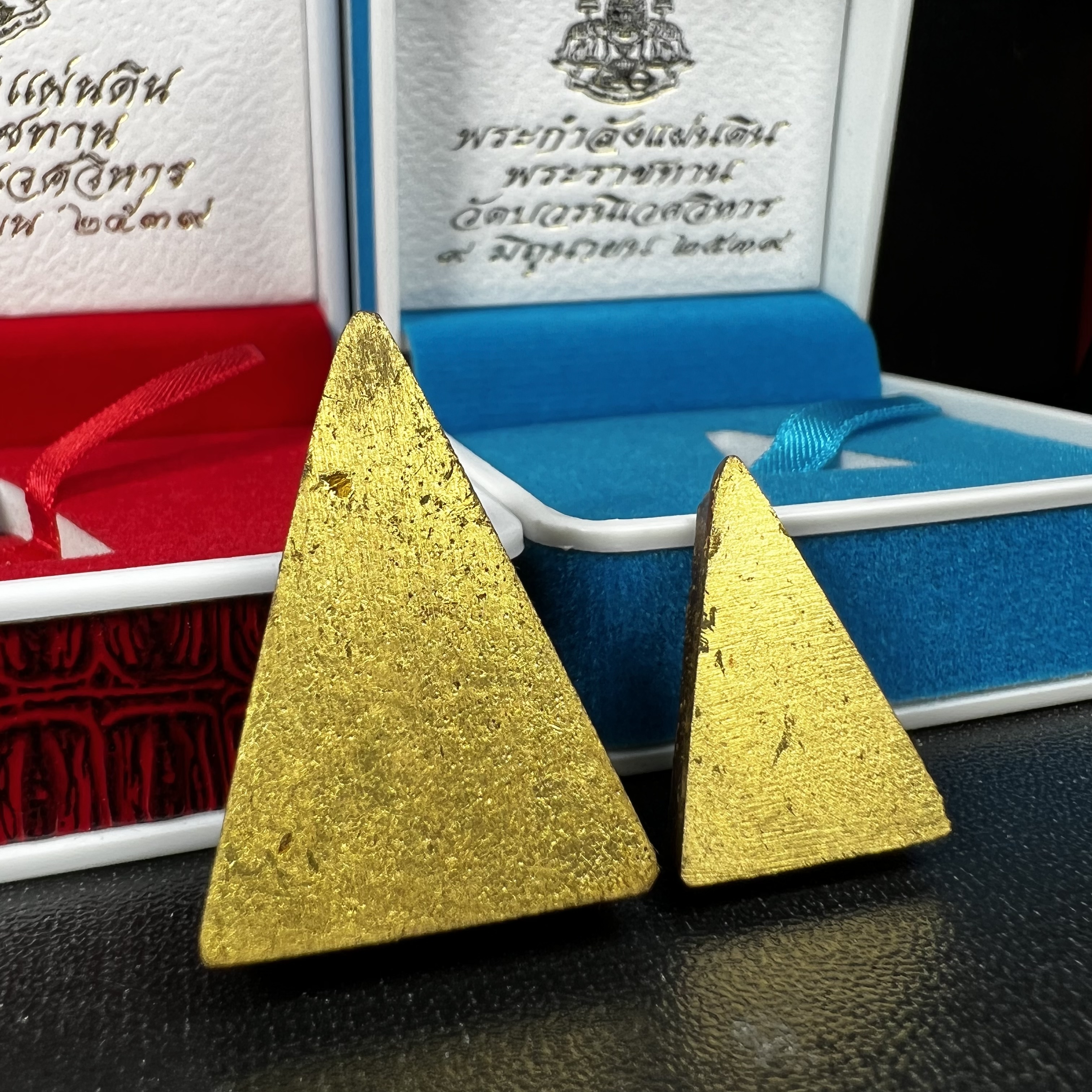 พระกำลังแผ่นดิน พระราชทาน วัดบวรนิเวศวิหาร ปี2539 พิมพ์ใหญ่-พิมพ์เล็ก กรรมการ (ในหลวง รัชกาลที่ 9 พระราชทานมวลสารจิตรลดา)นิยมหายาก