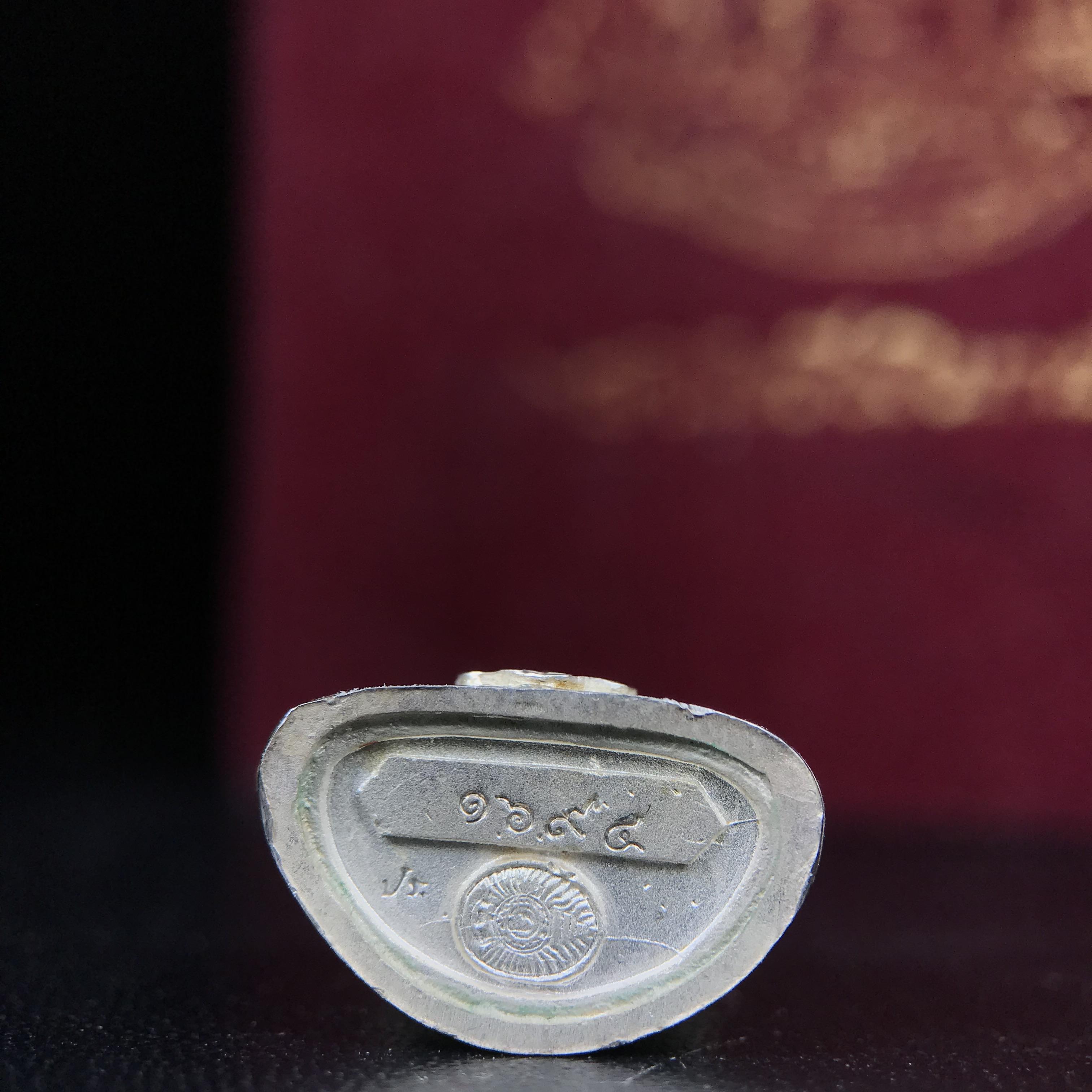 พระกริ่งไพรีพินาศ ตรากาญจนาภิเษก วัดบวรนิเวศวิหาร ที่ระลึกในหลวงรัชกาลที่9 ครองสิริราชสมบัติครบ 50ปี เนื้อเงิน เข้มขลังทรงอานุภาพยิ่งใหญ่ กำราบศัตรูพ่ายสิ้น พระไพรีพินาศ