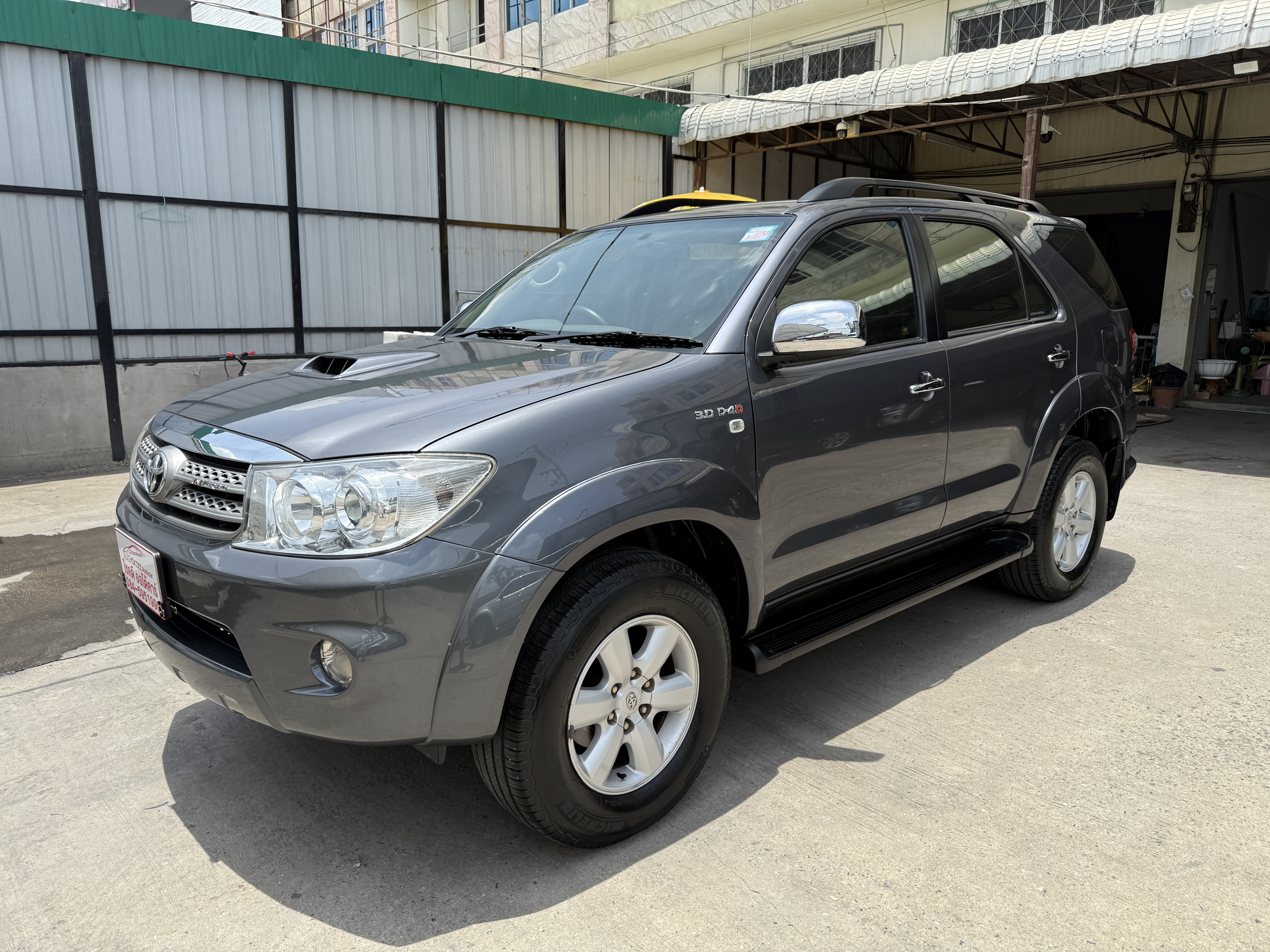 Toyota Fortuner 3.0 V 2WD At 2011 เทาดำ