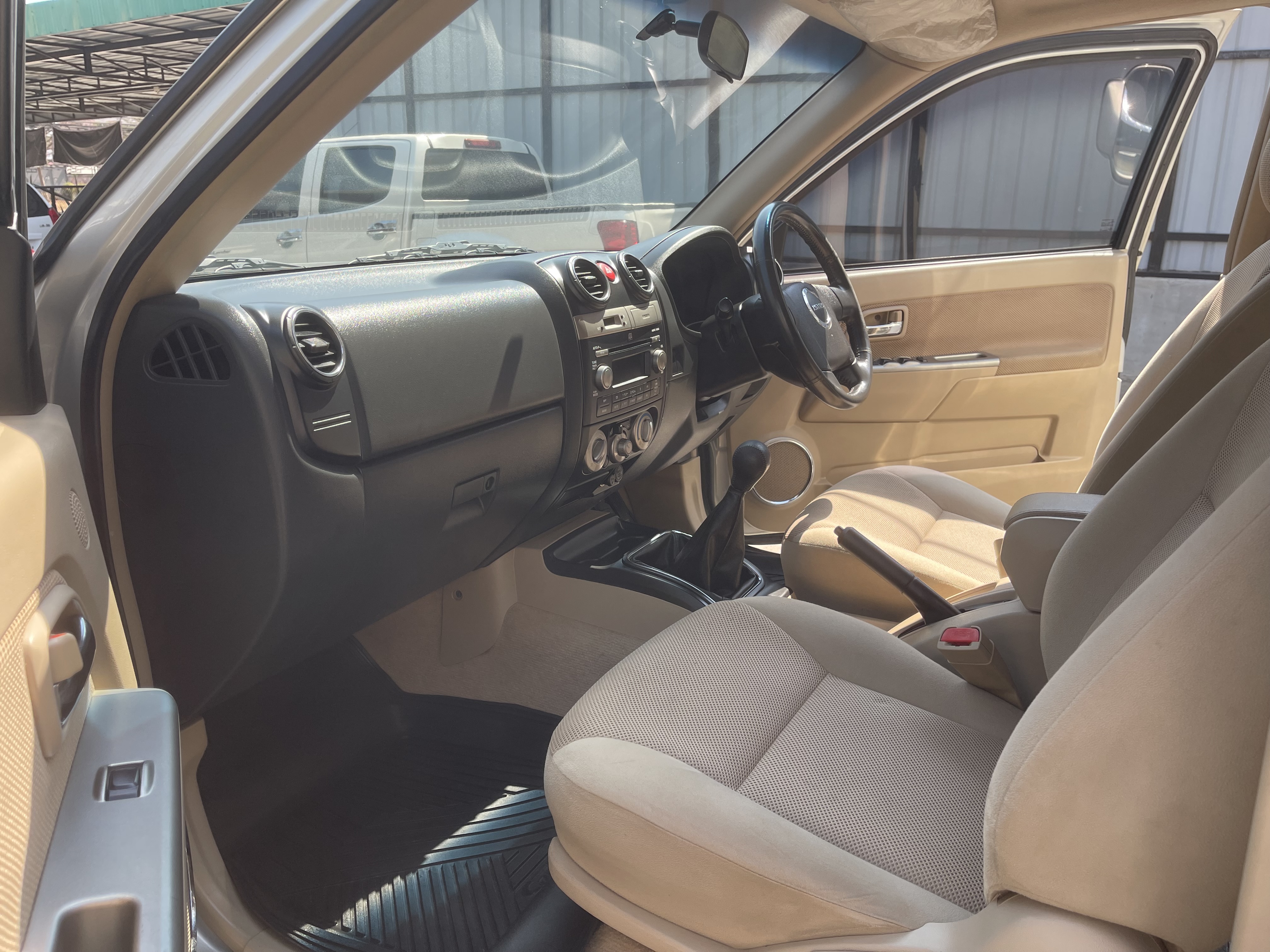 Isuzu Dmax 4ประตู Hilander 2.5 Abs 2011 เงิน