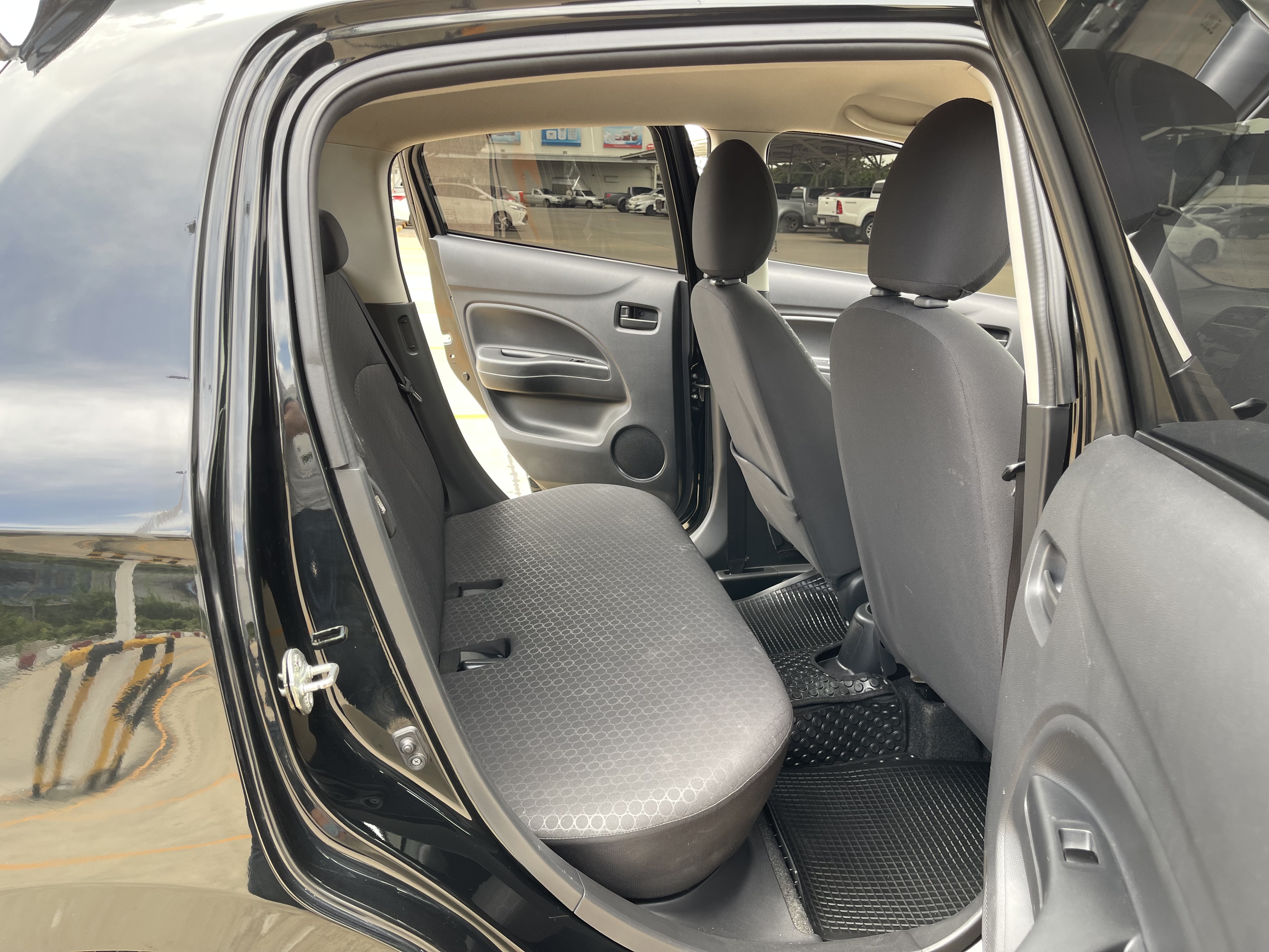 Mitsubishi Mirage 1.2 GLX At 2015 ดำ