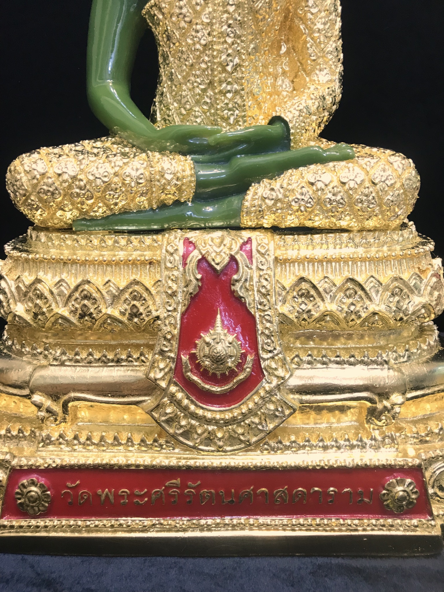 พระพุทธมหามณีรัตนปฏิมากร(พระแก้วมรกต) วัดพระศรีรัตนศาสดาราม สำนักพระราชวัง จัดสร้าง(บรรจุมวลสารใต้ฐาน)ฤดูฝน ขนาดหน้าตัก 9นิ้ว