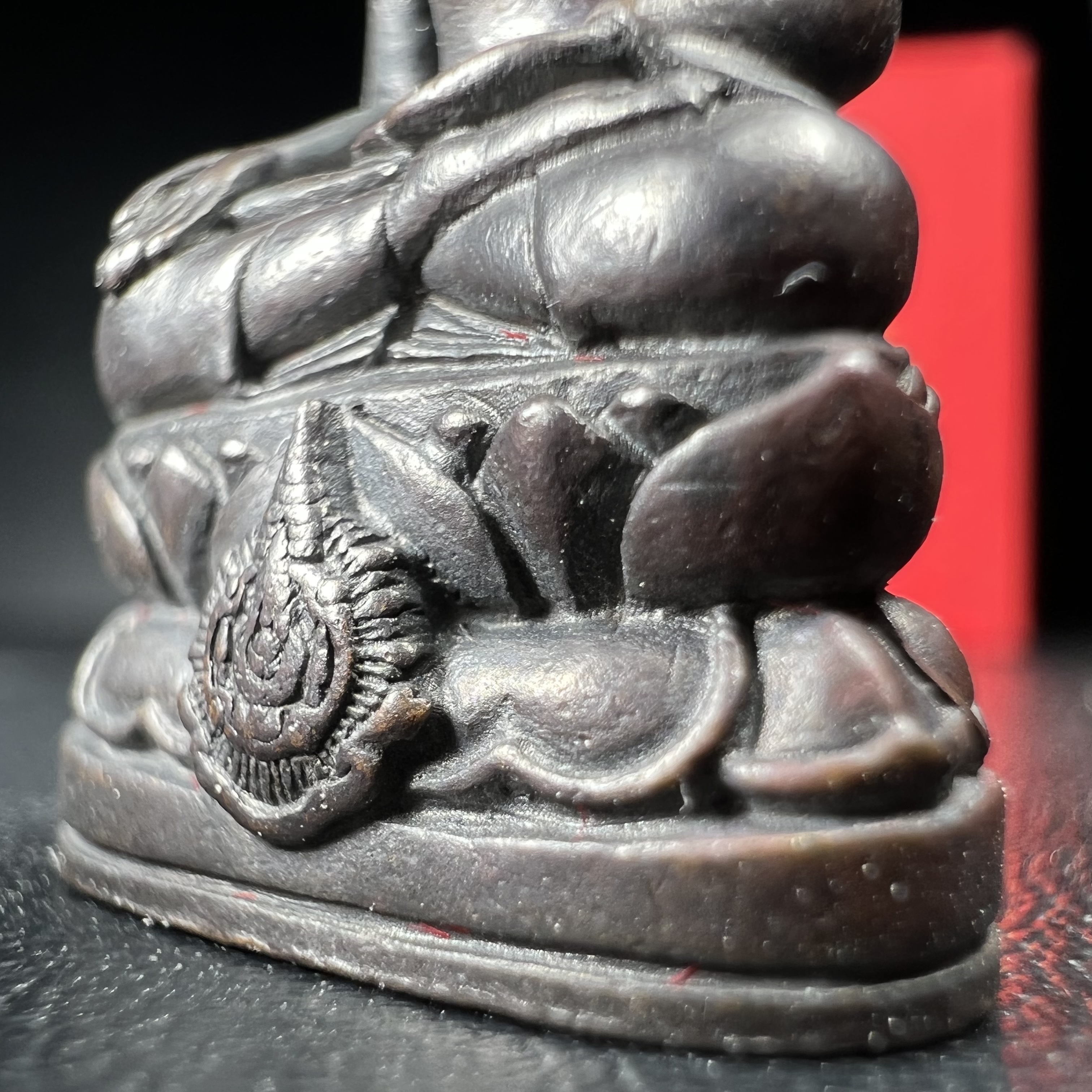 พระกริ่งไพรีพินาศ เฉลิมพระเกียรติ พระบาทสมเด็จพระเจ้าอยู่หัวรัชกาลที่9 พระชนมพรรษา 6 รอบ ปี2542 เนื้อนวโลหะผสมทองคำ(บรรจุเหล็กไหล)ดีนอก-ดีใน