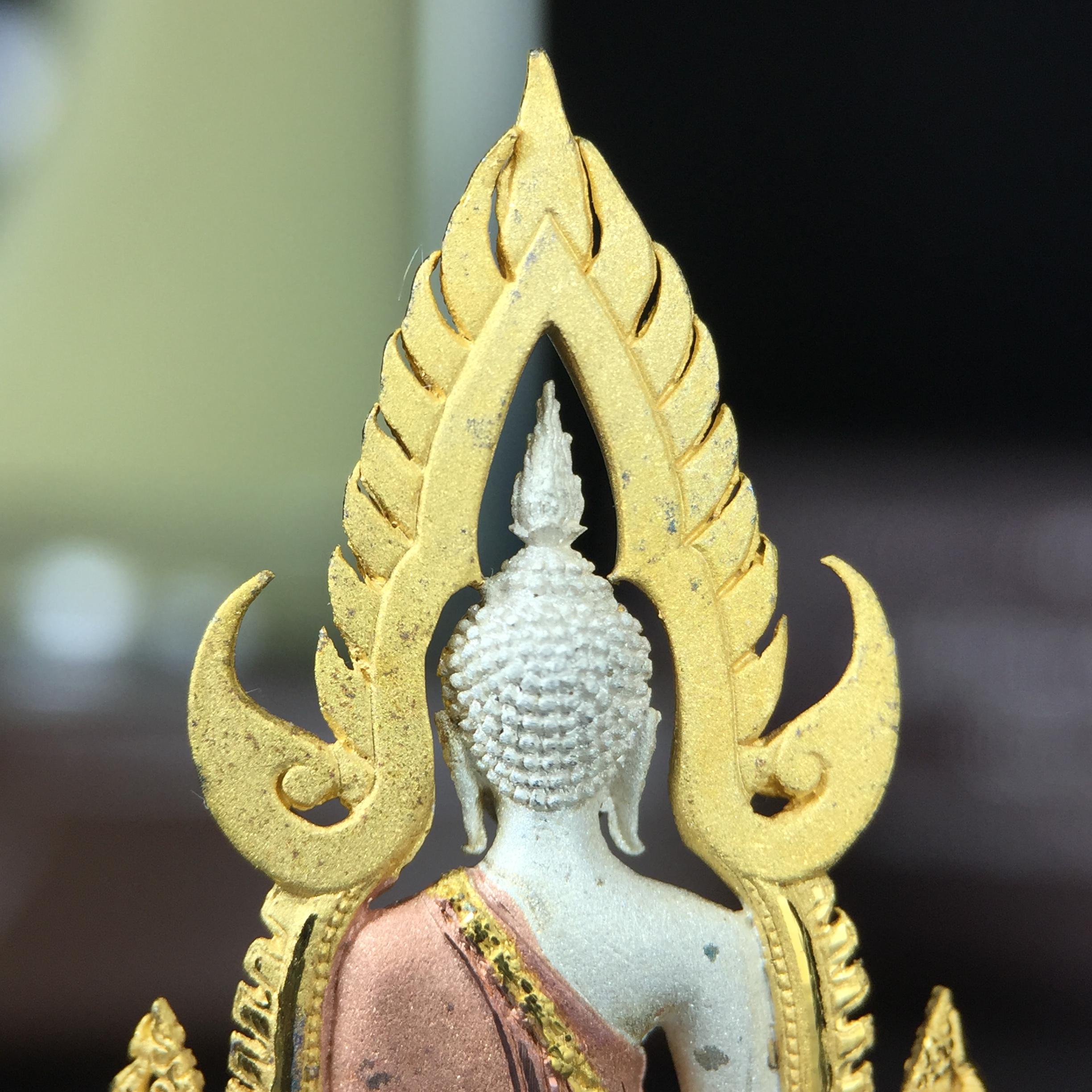 พระพุทธชินราช ภปร. โครงการ "เพราะแผ่นดินนี้ คือ แผ่นดินเกิด" ปี2548(รุ่นแรก) ลอยองค์ หน้าตัก 1/2 นิ้ว เนื้อเงินสามกษัตริย์ พุทธศิลป์งดงามทรงคุณค่า รุ่นยอดนิยม