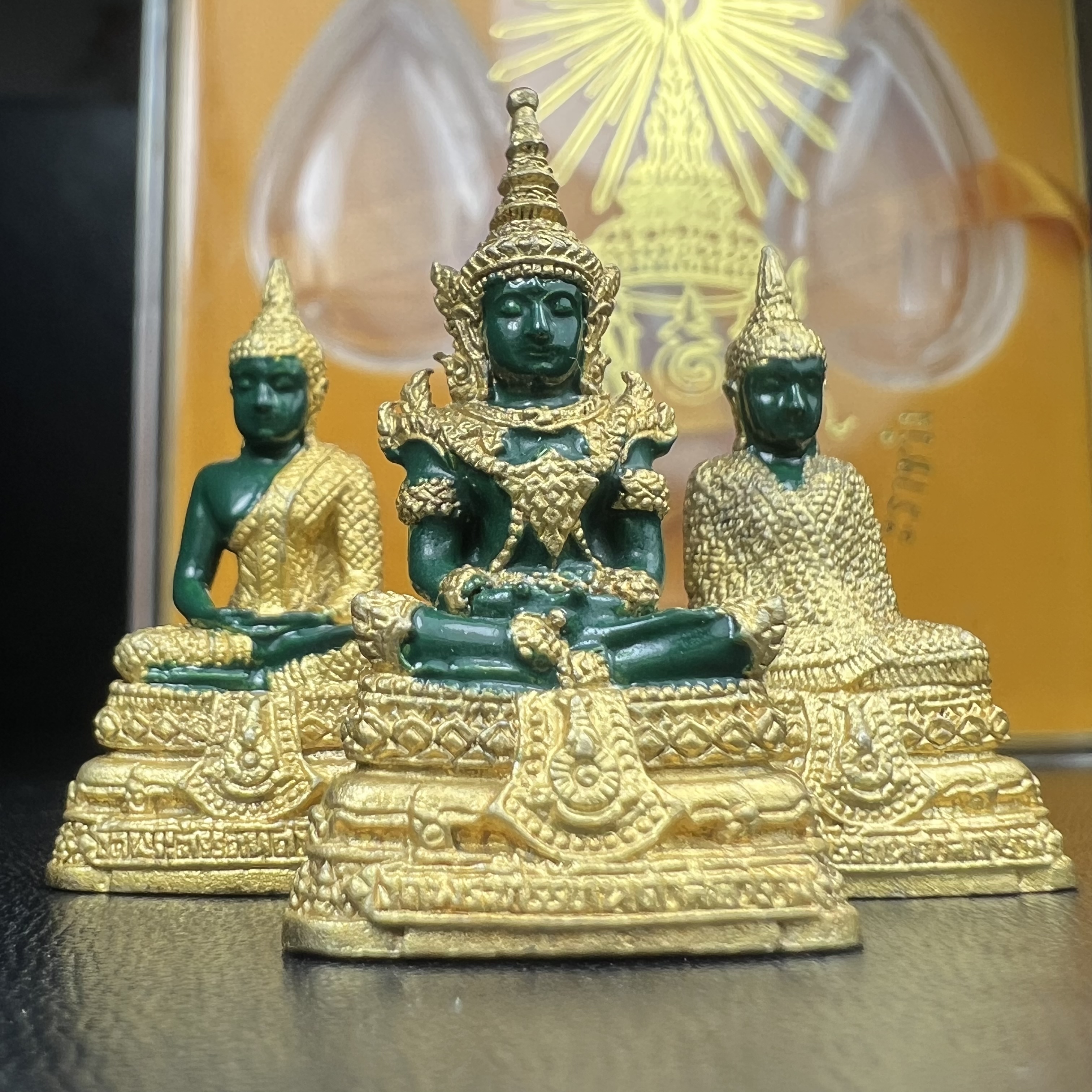 พระพุทธมหามณีรัตนปฏิมากร(พระแก้วมรกต) วัดพระศรีรัตนศาสดาราม สำนักพระราชวัง จัดสร้าง ชุด3 ฤดู ร้อน ฝน หนาว(บรรจุมวลสารใต้ฐาน)