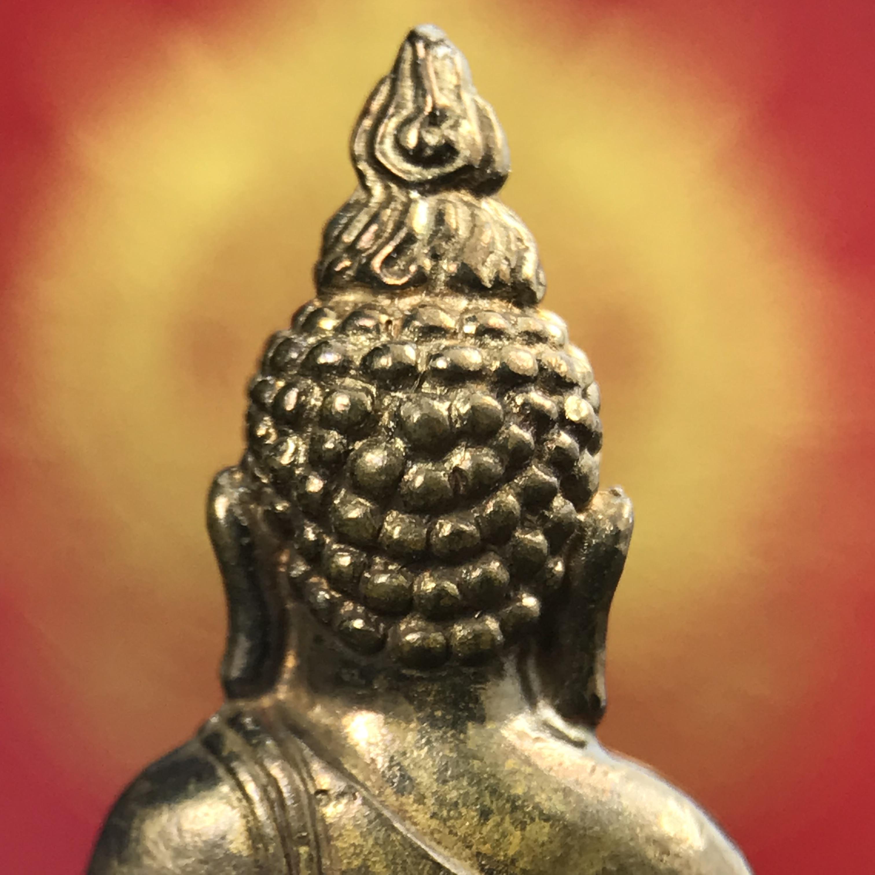 พระกริ่งไพรีพินาศ บรรจุเหล็กไหล ครั้งแรกและครั้งเดียวในประวัติศาสตร์ เฉลิมพระเกียรติ พระบาทสมเด็จพระเจ้าอยู่หัวรัชกาลที่9 พระชนมพรรษา 6 รอบ ปี2542 เนื้อสัมฤทธิ์(บรรจุเหล็กไหล)ดีนอก-ดีใน พิธีใหญ่ มวลสารเด่น(พิเศษกรรมการ ตอก 2 โค๊ต หมายเลข ๑๕๙๓)หายาก