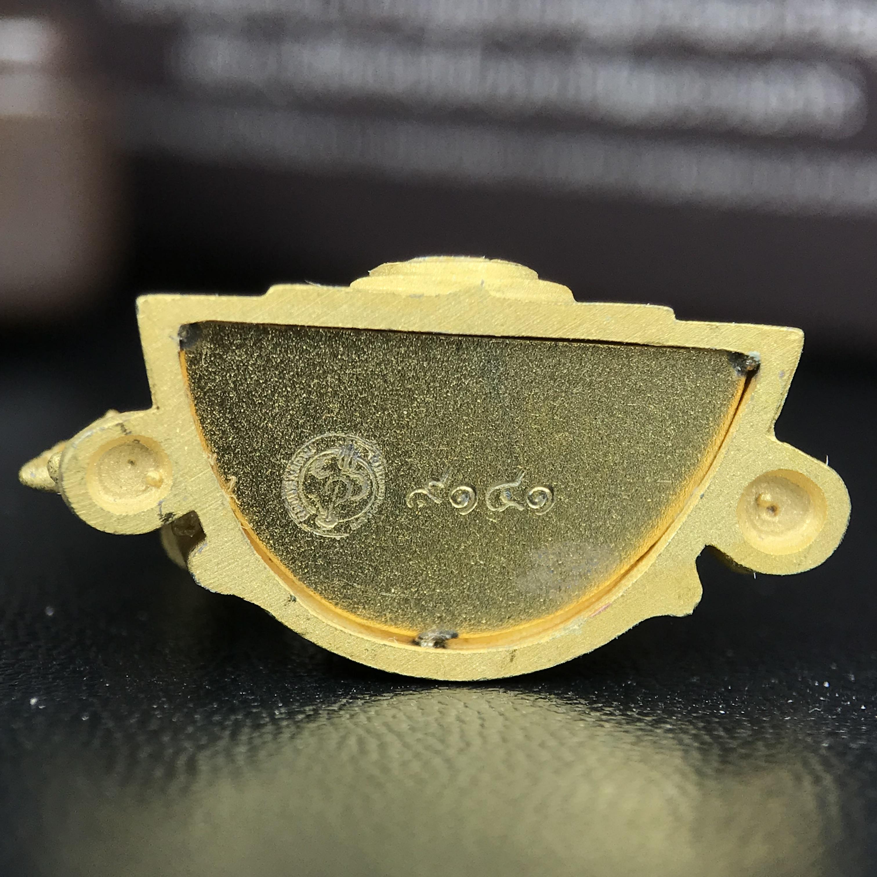 พระพุทธชินราช ภปร. โครงการ "เพราะแผ่นดินนี้ คือ แผ่นดินเกิด" ปี 2548(รุ่นแรก) ลอยองค์เนื้อเงินสามกษัตริย์ หน้าตัก 1/2 นิ้ว (ขนาด 3.5 x 2.5 ซม.) พุทธศิลป์งดงามทรงคุณค่า รุ่นยอดนิยม(องค์หมายเลข 9141)เลขสวยเลขเก้าหน้า...เจริญก้าวหน้าในทุกๆด้าน