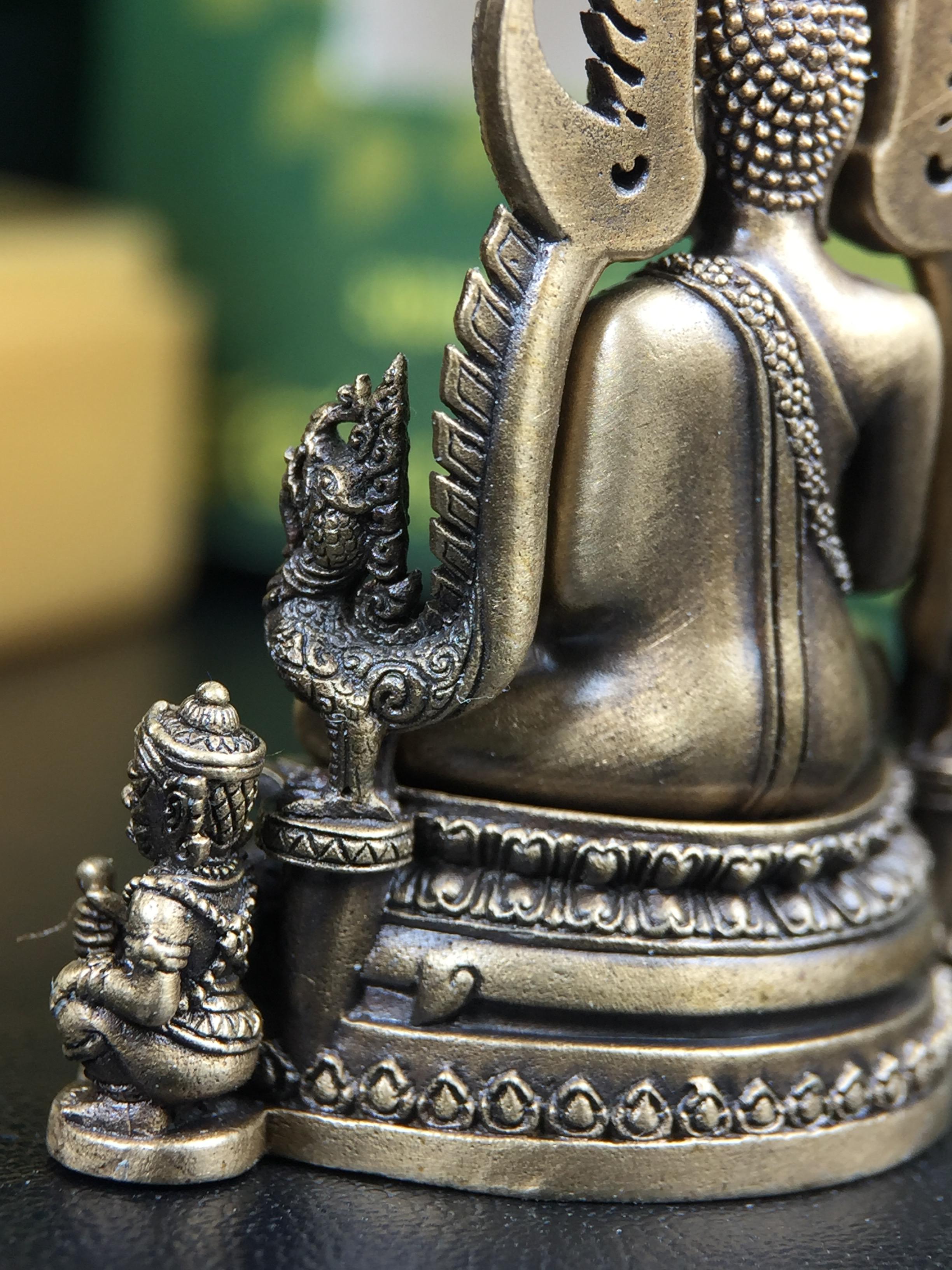 พระพุทธชินราช(จำลอง) ภปร. 84 พรรษา เนื้อบรอนซ์รมดำซาติน พิมพ์ใหญ่ขนาดหน้าตัก 3/4 นิ้ว (พระราชทานมวลสาร จิตรลดาและเส้นพระเจ้า(เส้นผม)รัชกาลที่9)พุทธศิลป์ทรงคุณค่าอีกหนึ่งรุ่นยอดนิยม(1ใน5000องค์)