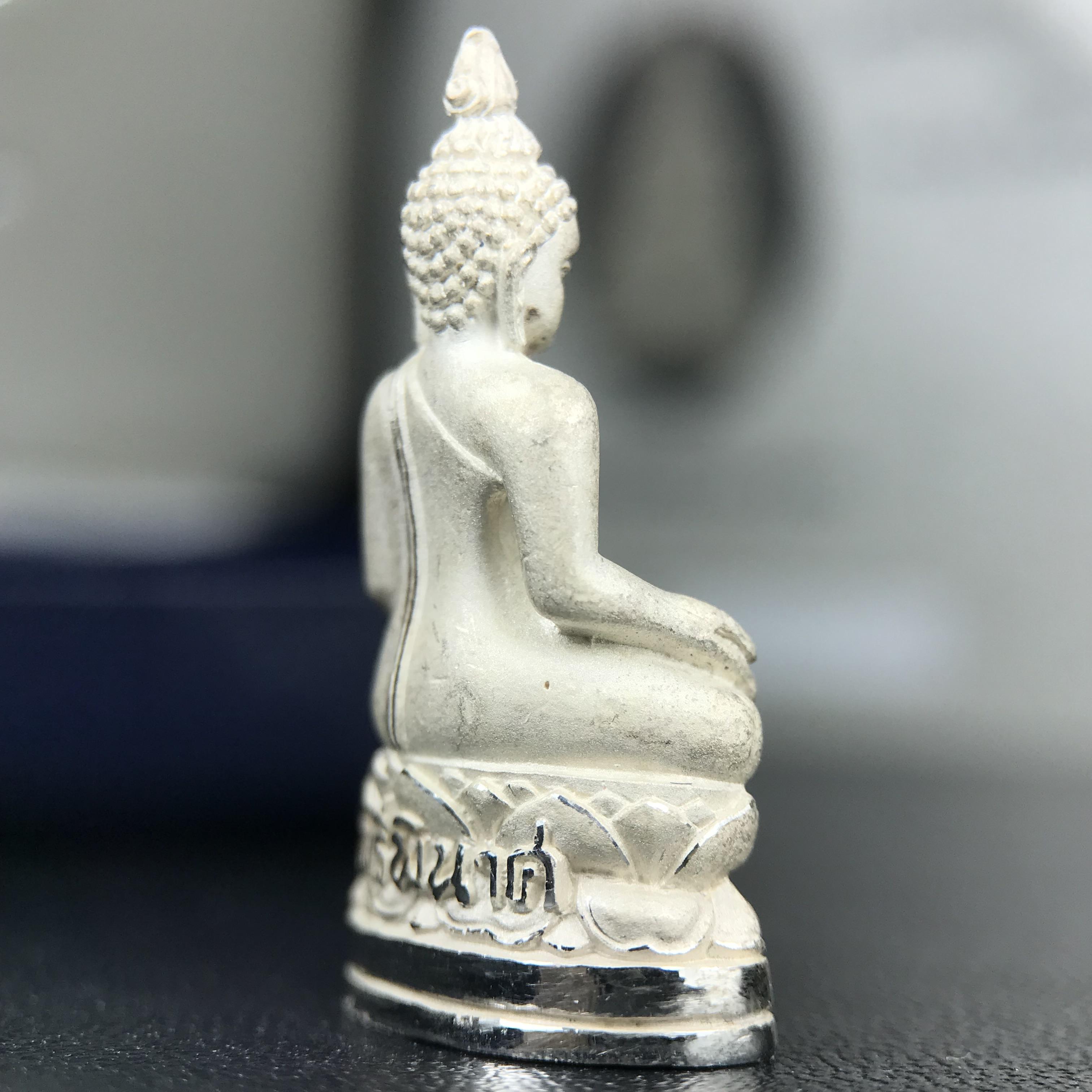 พระกริ่งไพรีพินาศ ญสส.มูลนิธิพิทักษ์ดวงตาประชาชน ฉลองศิริราชสมบัติครองราชย์ 50 ปี รัชกาลที่ 9 เนื้อเงินบริสุทธิ์ 99.9% ขนาดสูง 2.8 ซม. พร้อมกล่องบรรจุเดิมและการ์ดใบรับรองเดิมครบสมบูรณ์(องค์หมายเลข ๖๖๘๐)