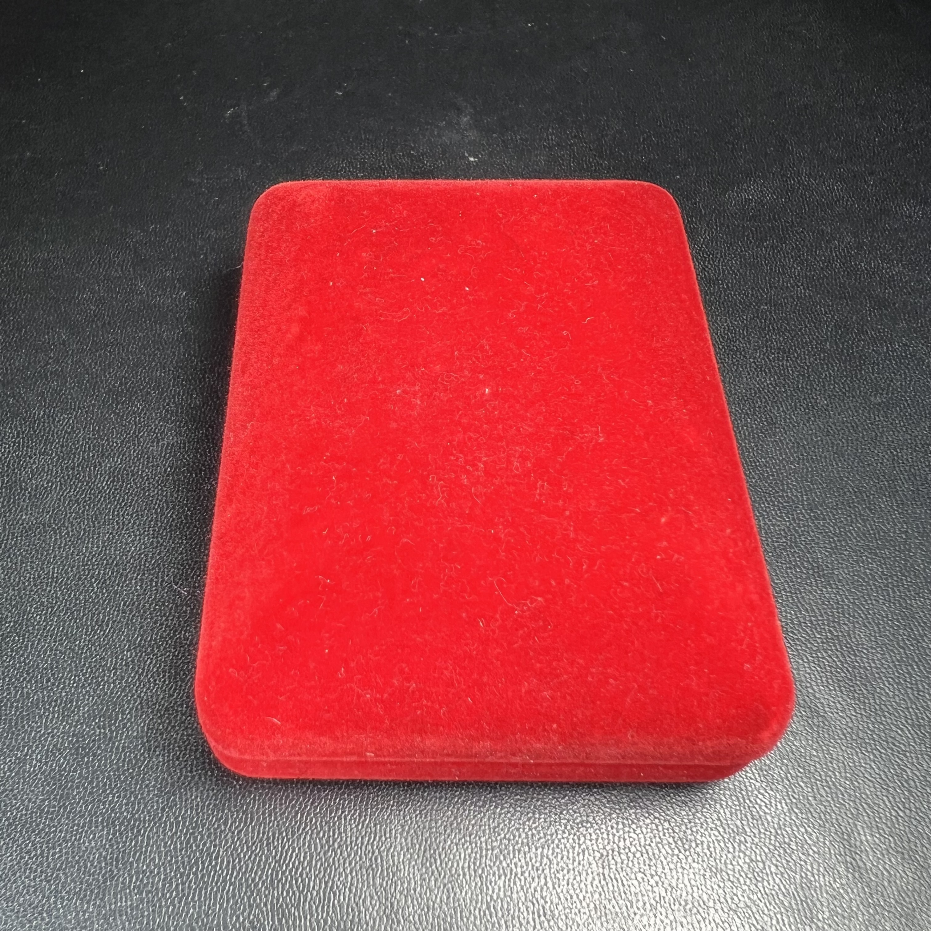 เหรียญรัชกาลที่ 5 หลัง 12 นักษัตริย์ รุ่นมหาลาภ ปี 2539 เนื้อทองแดงขัดเงา บล็อกนอก(เพิร์ธ)ออสเตรเรีย ขนาด 3.2 ซ.ม. กล่องบรรจุเดิมครบสมบูรณ์สวยงาม พิธีพุทธาภิเษก ณ.พระอุโบสถ วัดพระแก้ว สมเด็จพระญาณสังวร สมเด็จพระสังฆราช เป็นประธานพิธี