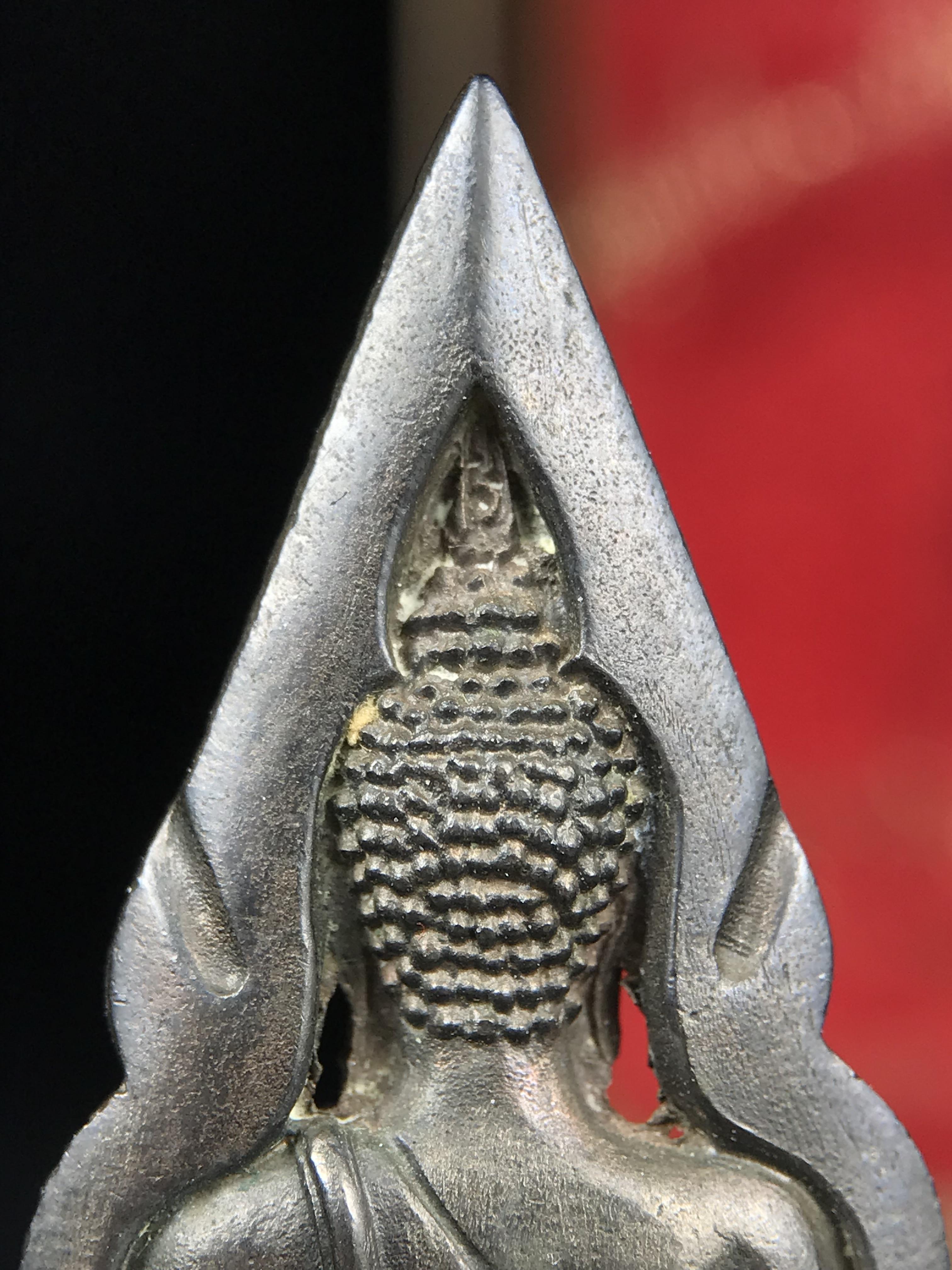 พระพุทธชินราชอินโดจีนมหาจักรพรรดิ อนุสรณ์ 100 ปี พิษณุโลกพิทยาคม (โรงเรียนชาย) พิธีจักรพรรดิมหาพุทธาภิเษก ปี 2542 เนื้อนวโลหะ(เต็มสูตรแก่ทองคำ) พิธีใหญ่มวลสารดีเกจิอาจารย์ยอดนิยมร่วมปลุกเสก*** ตอกโค้ดและหมายเลข*** 1 ใน 999 องค์ ยอดนิยมหายาก