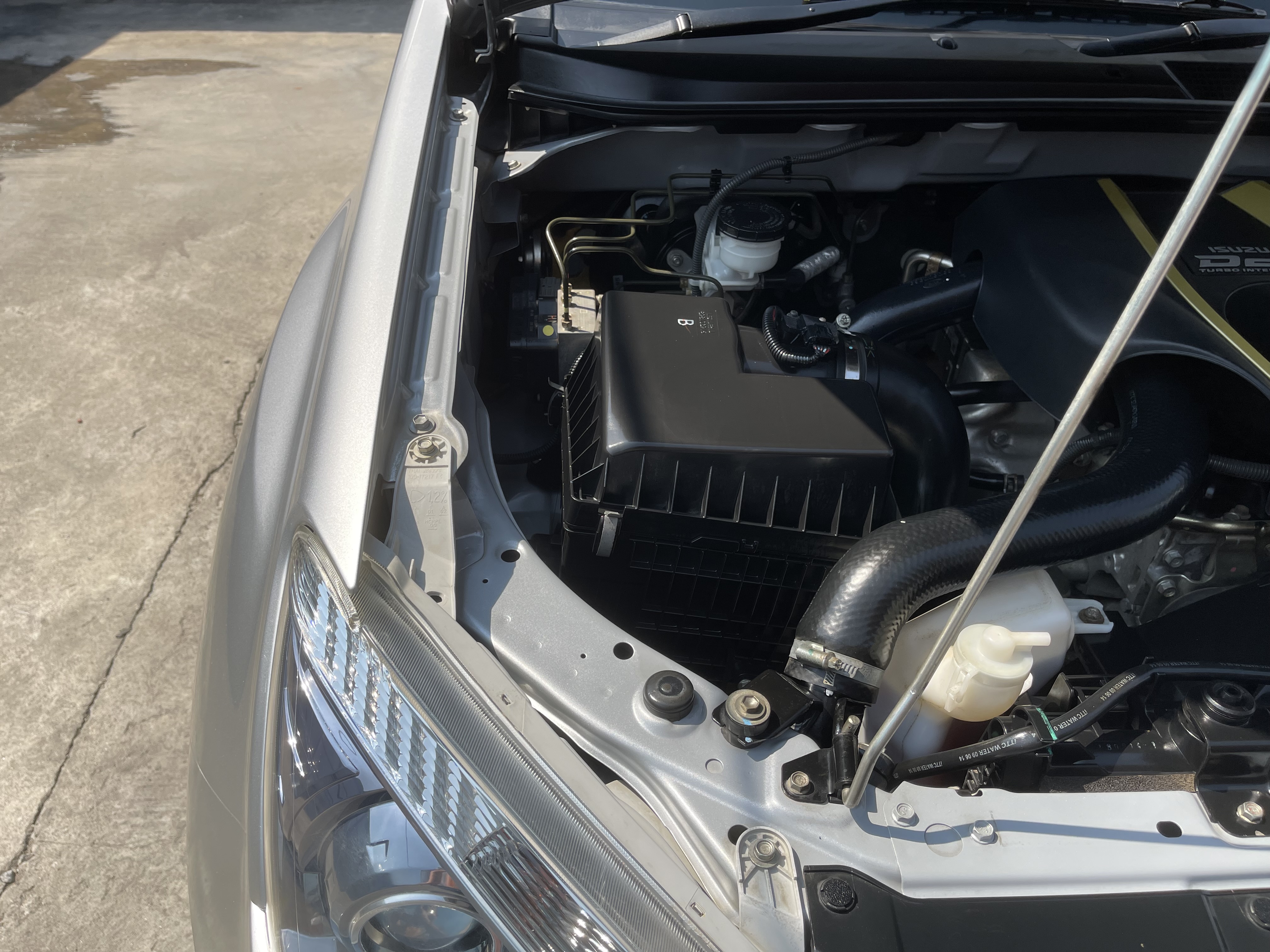 Isuzu Dmax All New Cab Hilander 2.5 Z 2015 เงิน