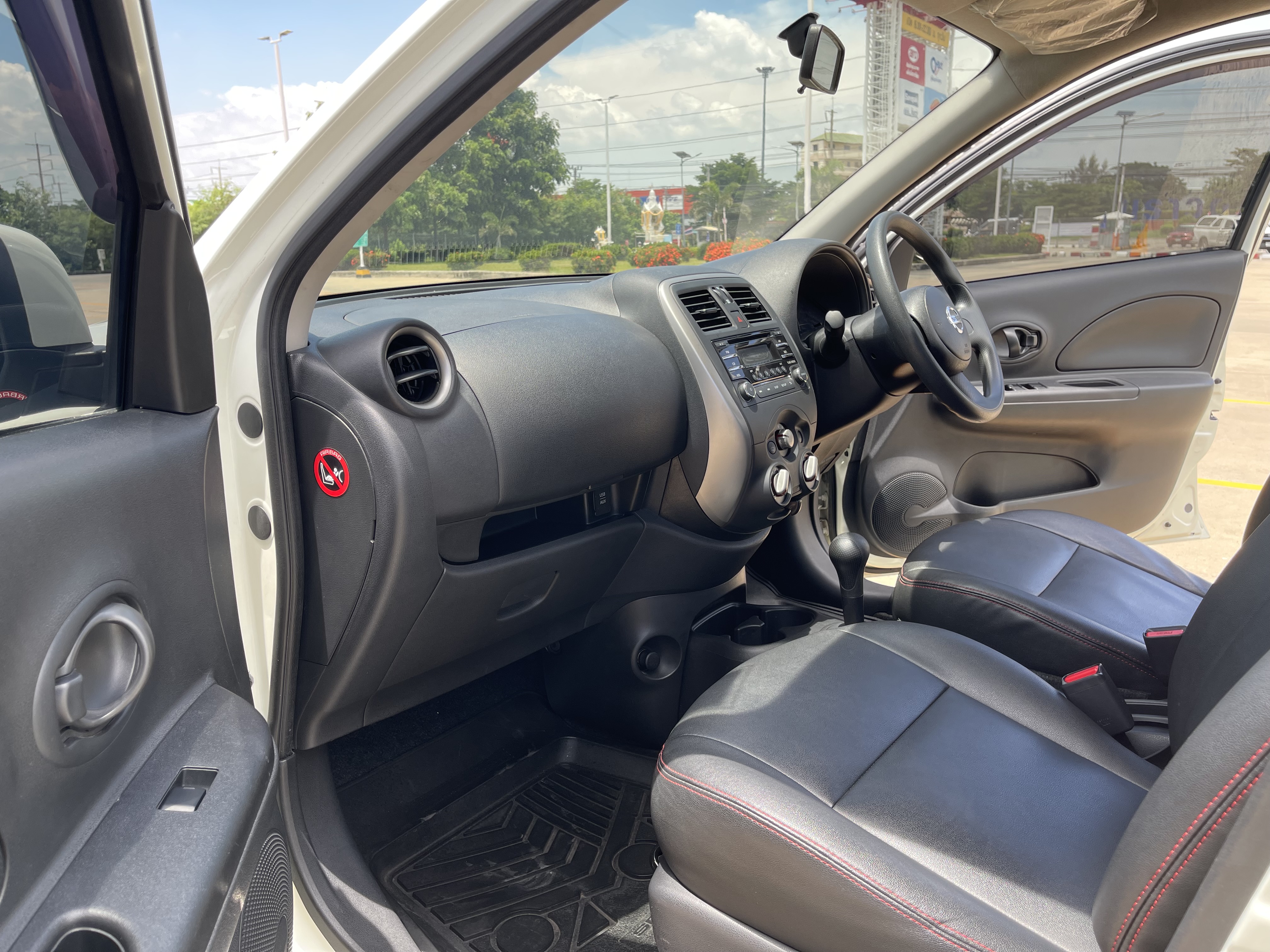 Nissan March 1.2 EL At 2016 ขาวมุก