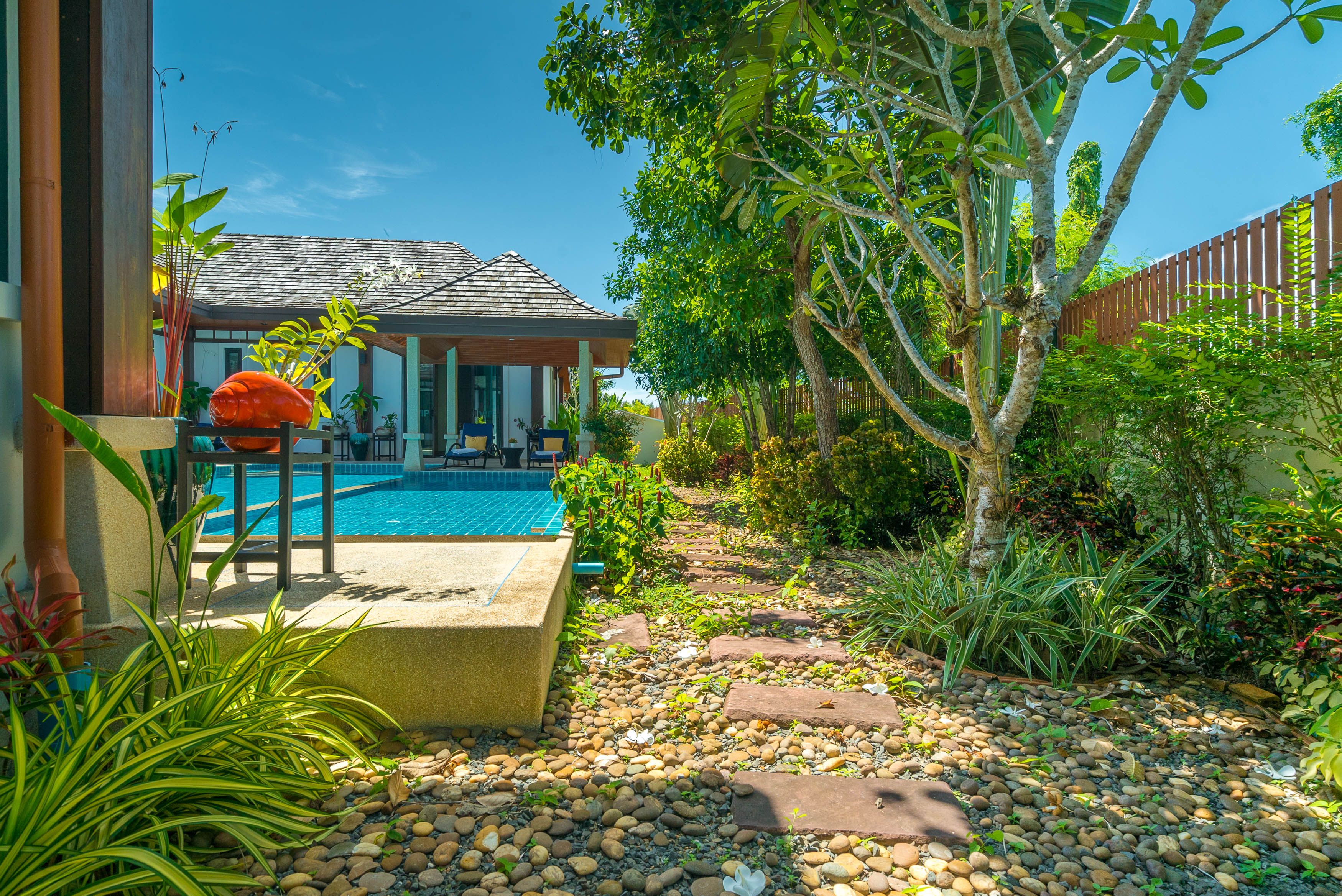 For Rent : Rawai, VIP Luxury Villa 5 Bedrooms 5 Bathrooms, Walk distance to the beach