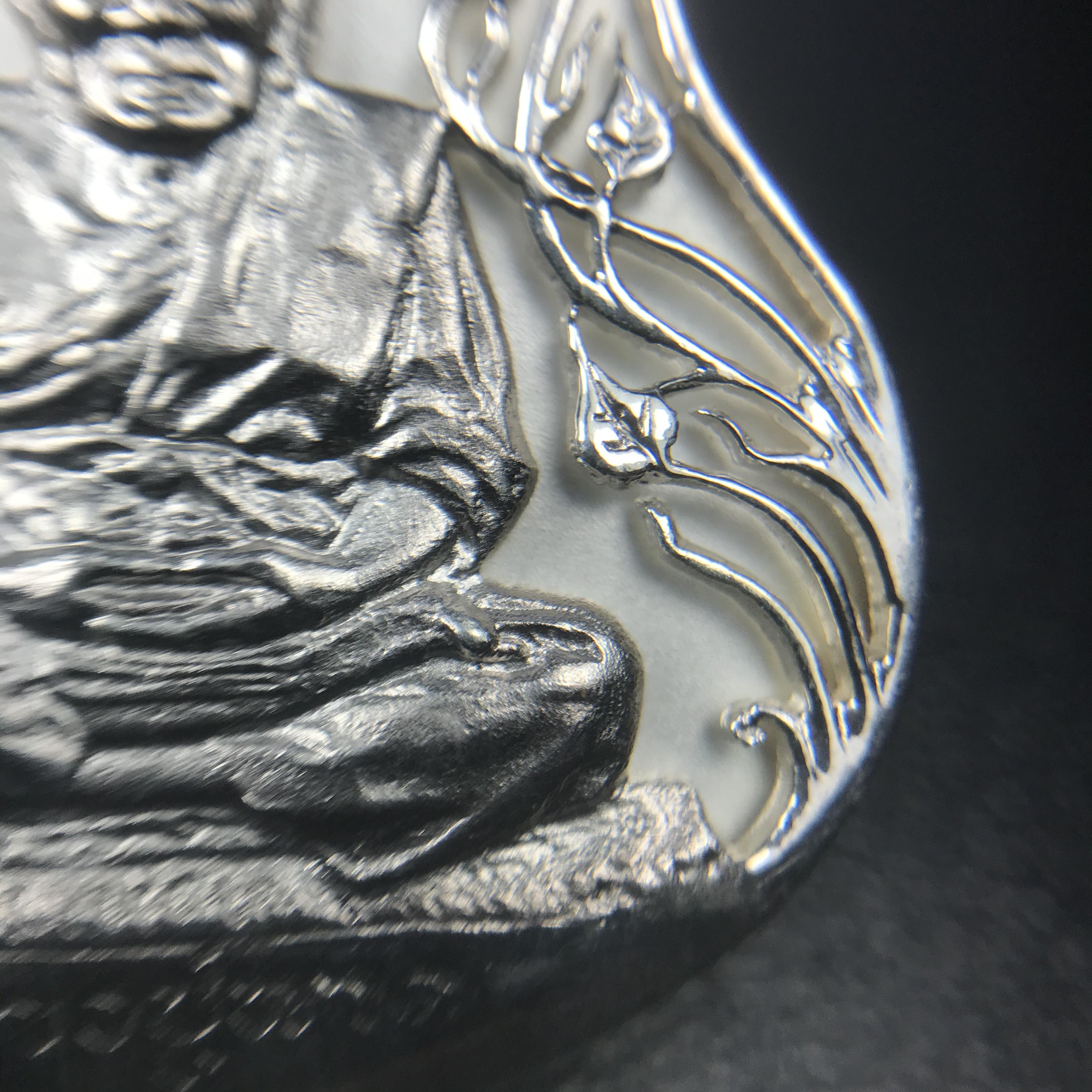 เหรียญหลวงปู่ทวด พระนามาภิไธย สก. แบบงานฉลุโบราณ(HAND MADE) ปี 2544 เนื้อเงิน(1 ใน 2000 เหรียญ)