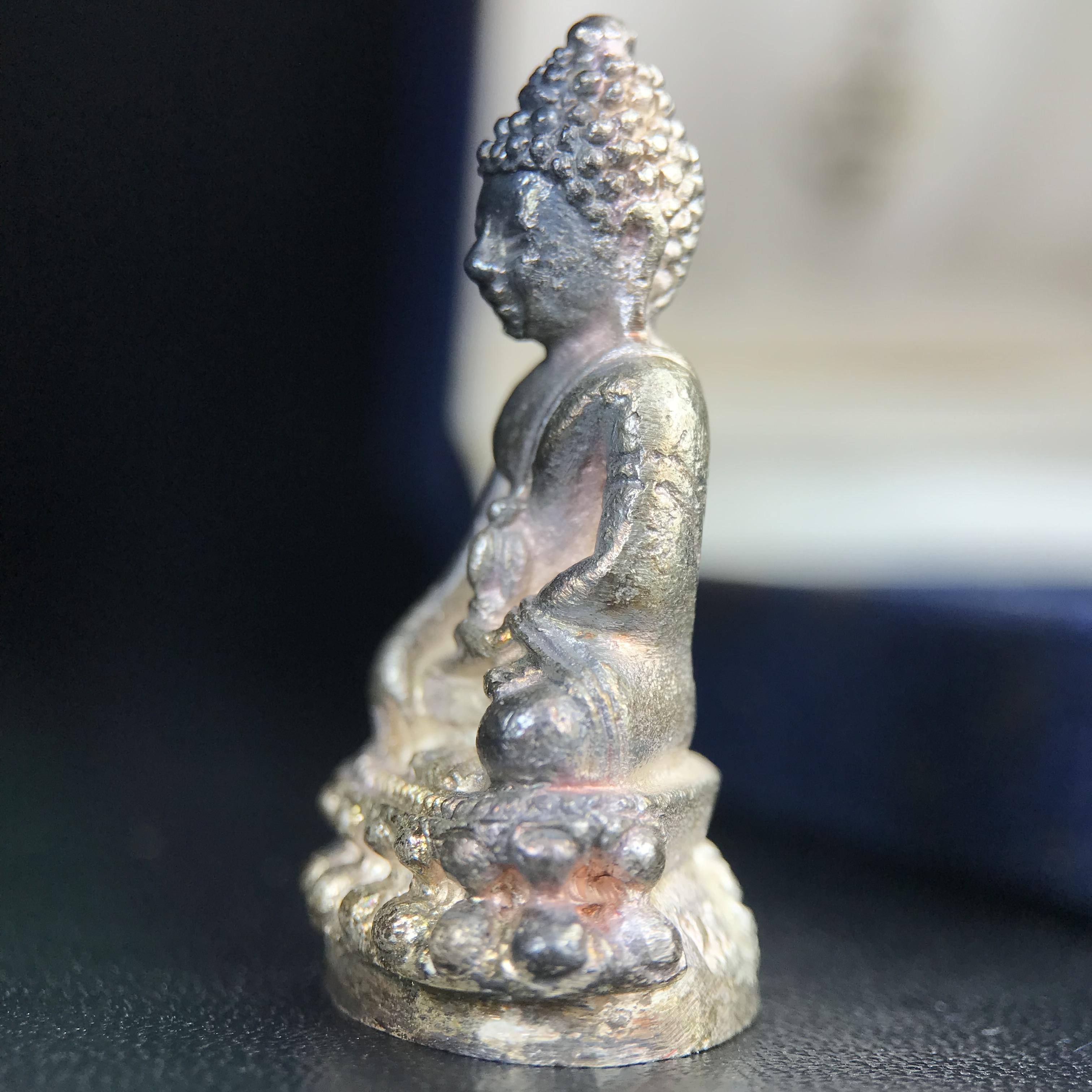 พระกริ่งศาสดา ภปร. วัดบวรนิเวศวิหาร ปี 2532 จัดสร้างในโอกาสสองทศวรรษรามาธิบดี เพื่อศูนย์การแพทย์สิริกิติ์ เนื้อเงิน(ผิวเดิมสวยงาม) (พิธีใหญ่ มวลสารมงคล สวยงามเข้มขลัง)สมเด็จพระญาณสังวร สมเด็จพระสังฆราชฯเสด็จเททอง***ตอกโค๊ตหมายเลข ๒๙๘***